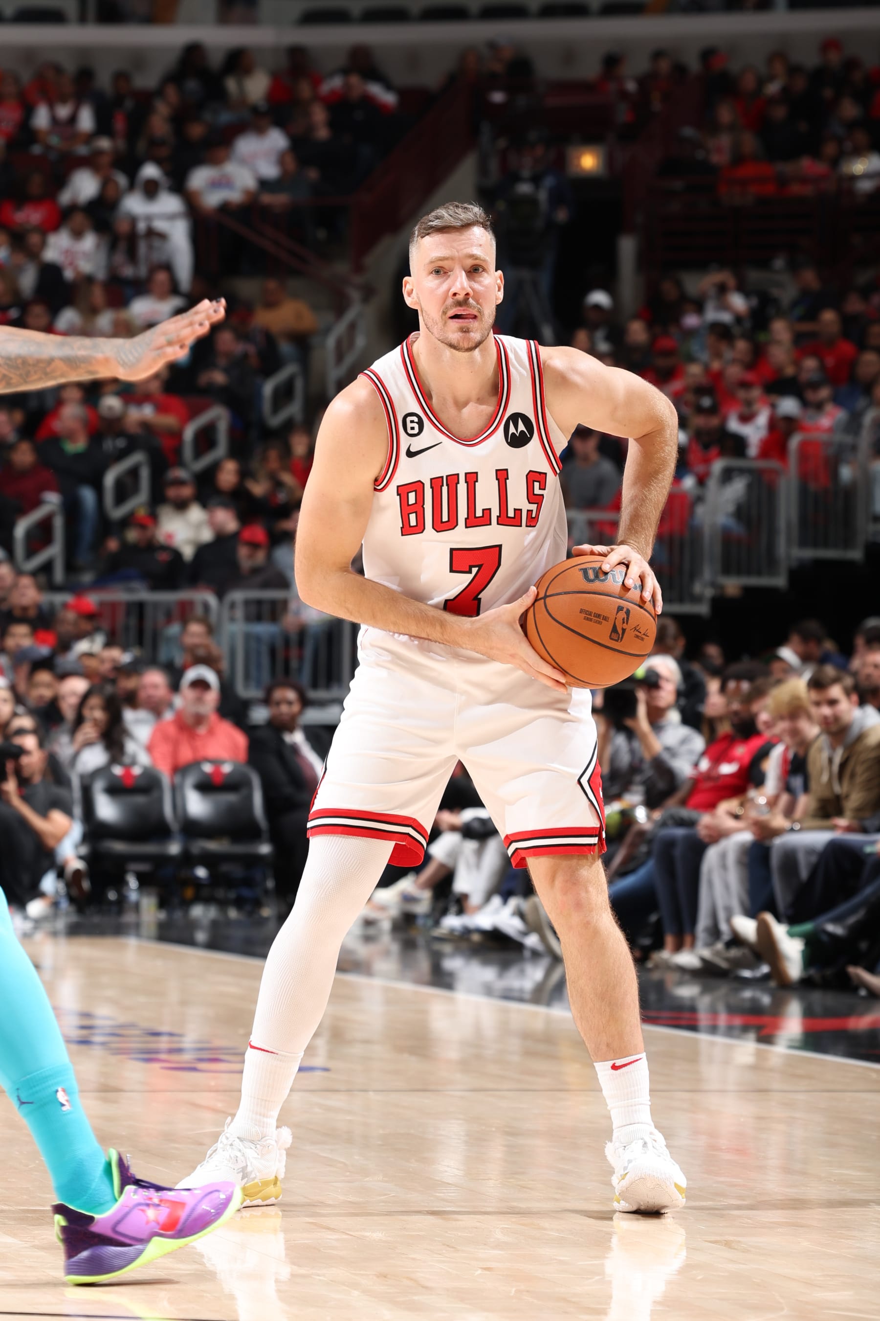 CHICAGO, IL - NOVEMBER 2: Goran Dragic #7 of the Chicago Bulls handles the ball during the game against the Charlotte Hornets  on November 2, 2022 at United Center in Chicago, Illinois. NOTE TO USER: User expressly acknowledges and agrees that, by downloading and or using this photograph, User is consenting to the terms and conditions of the Getty Images License Agreement. Mandatory Copyright Notice: Copyright 2022 NBAE (Photo by Jeff Haynes/NBAE via Getty Images)