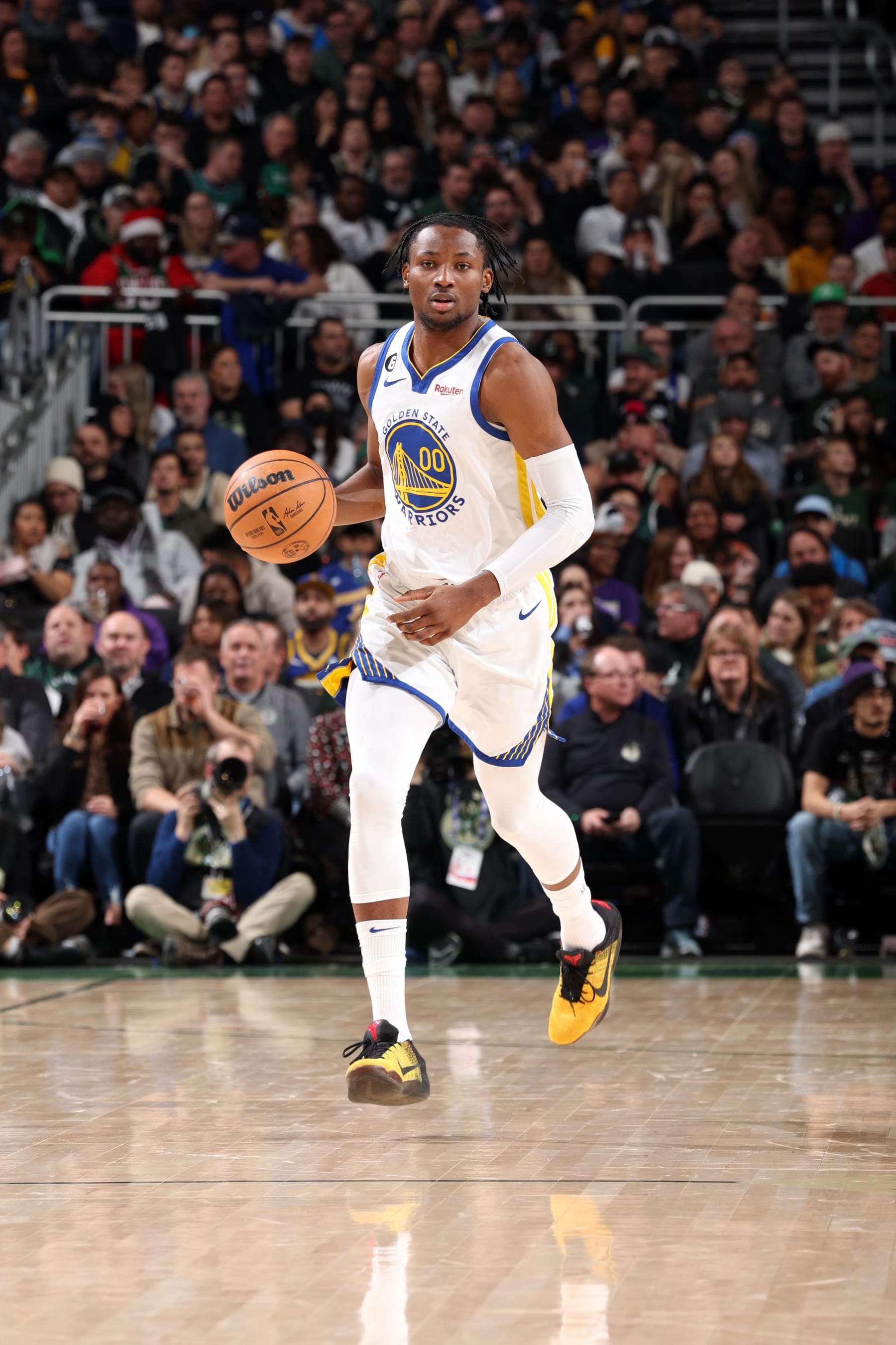 CHICAGO, IL - DECEMBER 13: Jonathan Kuminga #00 of the Golden State Warriors moves the ball during the game against the Milwaukee Bucks on December 13, 2022 at Fiserv Forum in Milwaukee, Wisconsin. NOTE TO USER: User expressly acknowledges and agrees that, by downloading and or using this photograph, User is consenting to the terms and conditions of the Getty Images License Agreement. Mandatory Copyright Notice: Copyright 2022 NBAE (Photo by Jeff Haynes/NBAE via Getty Images)