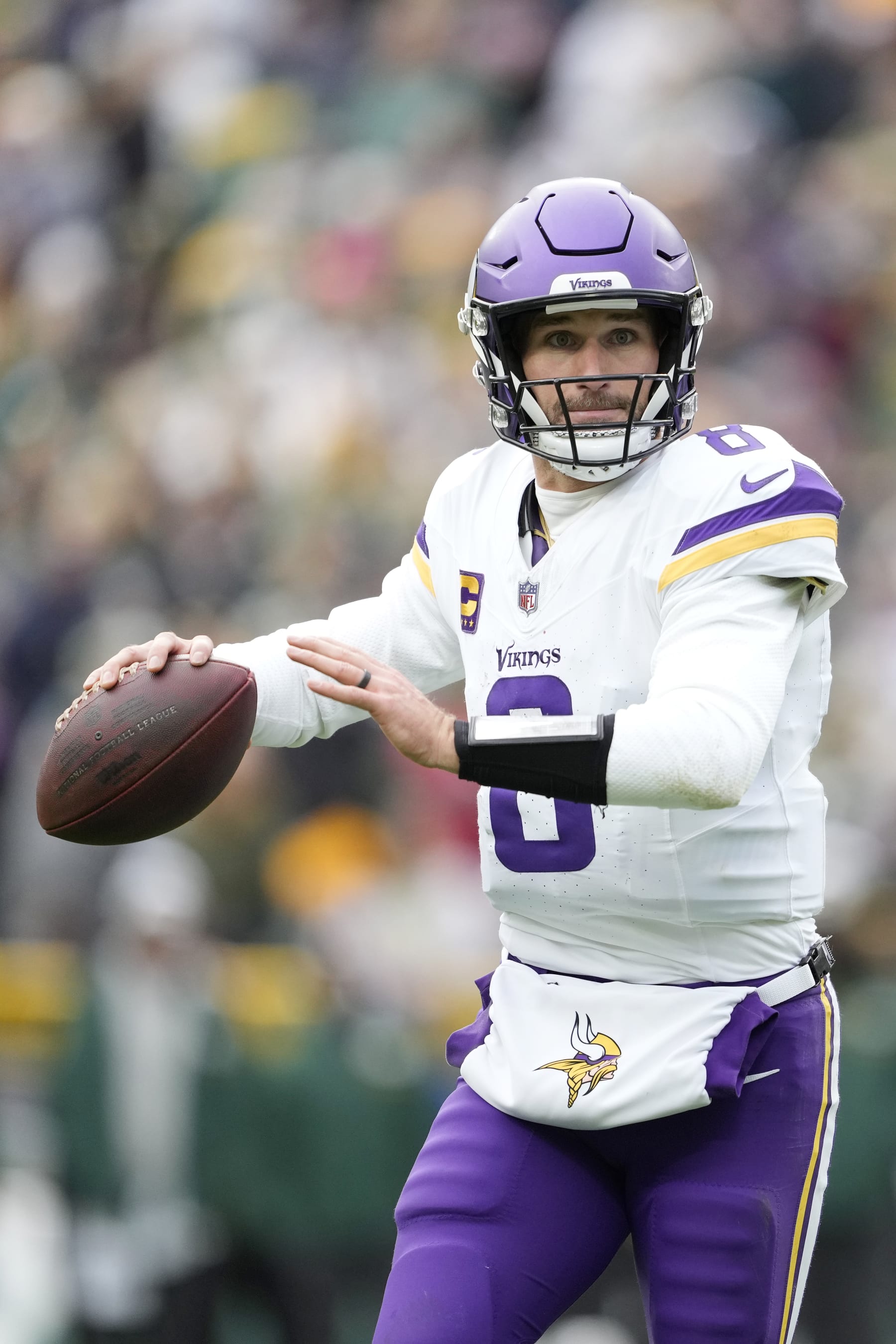 GREEN BAY, WISCONSIN - OCTOBER 29: Kirk Cousins #8 of the Minnesota Vikings looks to throw a pass against the Green Bay Packers in the second half at Lambeau Field on October 29, 2023 in Green Bay, Wisconsin. (Photo by Patrick McDermott/Getty Images)