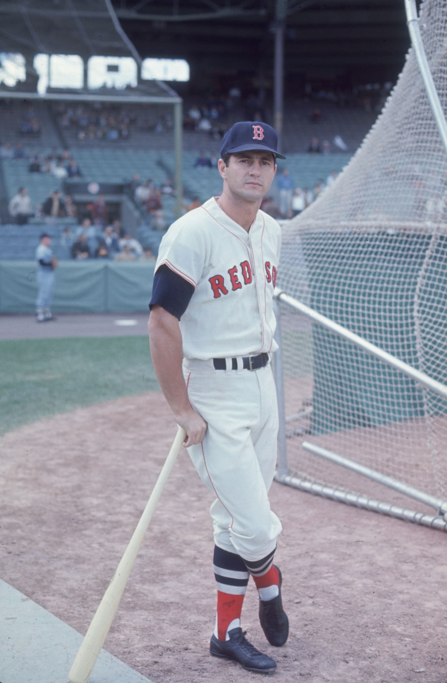 circa 1965:  Full-length portrait of Boston Red Sox outfielder Carl 'Yaz' Yastrzemski in uniform, leaning on a baseball bat, 1960s.  (Photo by Hulton Archive/Getty Images)