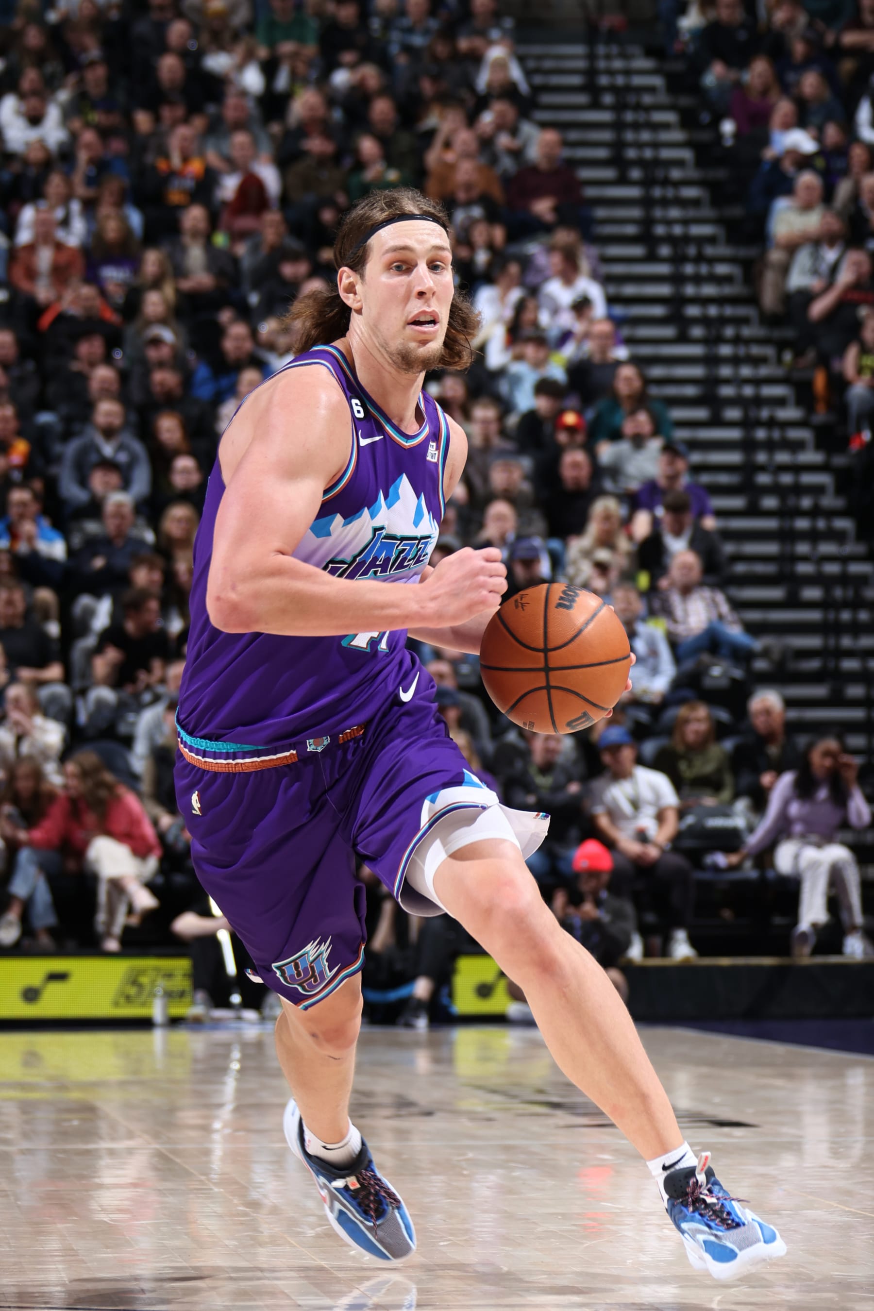 SALT LAKE CITY, UT - DECEMBER 15: Kelly Olynyk #41 of the Utah Jazz dribbles the ball during the game against the New Orleans Pelicans on DECEMBER 15, 2022 at vivint.SmartHome Arena in Salt Lake City, Utah. NOTE TO USER: User expressly acknowledges and agrees that, by downloading and or using this Photograph, User is consenting to the terms and conditions of the Getty Images License Agreement. Mandatory Copyright Notice: Copyright 2022 NBAE (Photo by Melissa Majchrzak/NBAE via Getty Images)