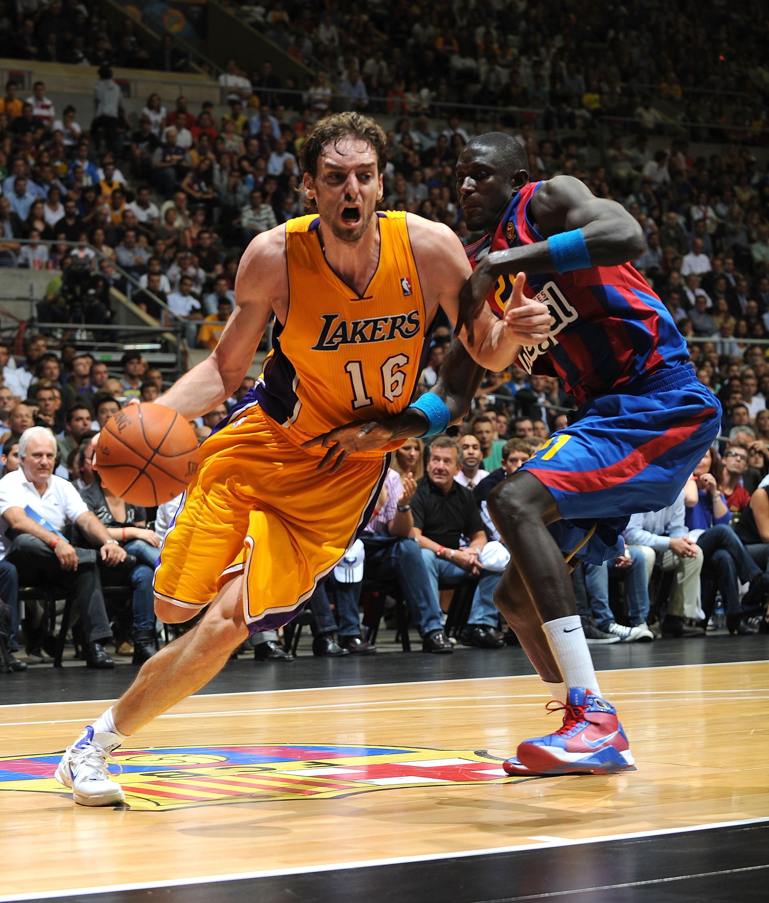 BARCELONA, SPAIN - FEBRUARY 23: Pau Gasol, #16 of Los Angeles Lakers in action during the Euroleague Basketball NBA Europe Tour game between FC Barcelona and Los Angeles Lakers at Palau Sant Jordi on October 7, 2010 in Barcelona, Spain. (Photo by Rodolfo Molina/Euroleague Basketball via Getty Images)