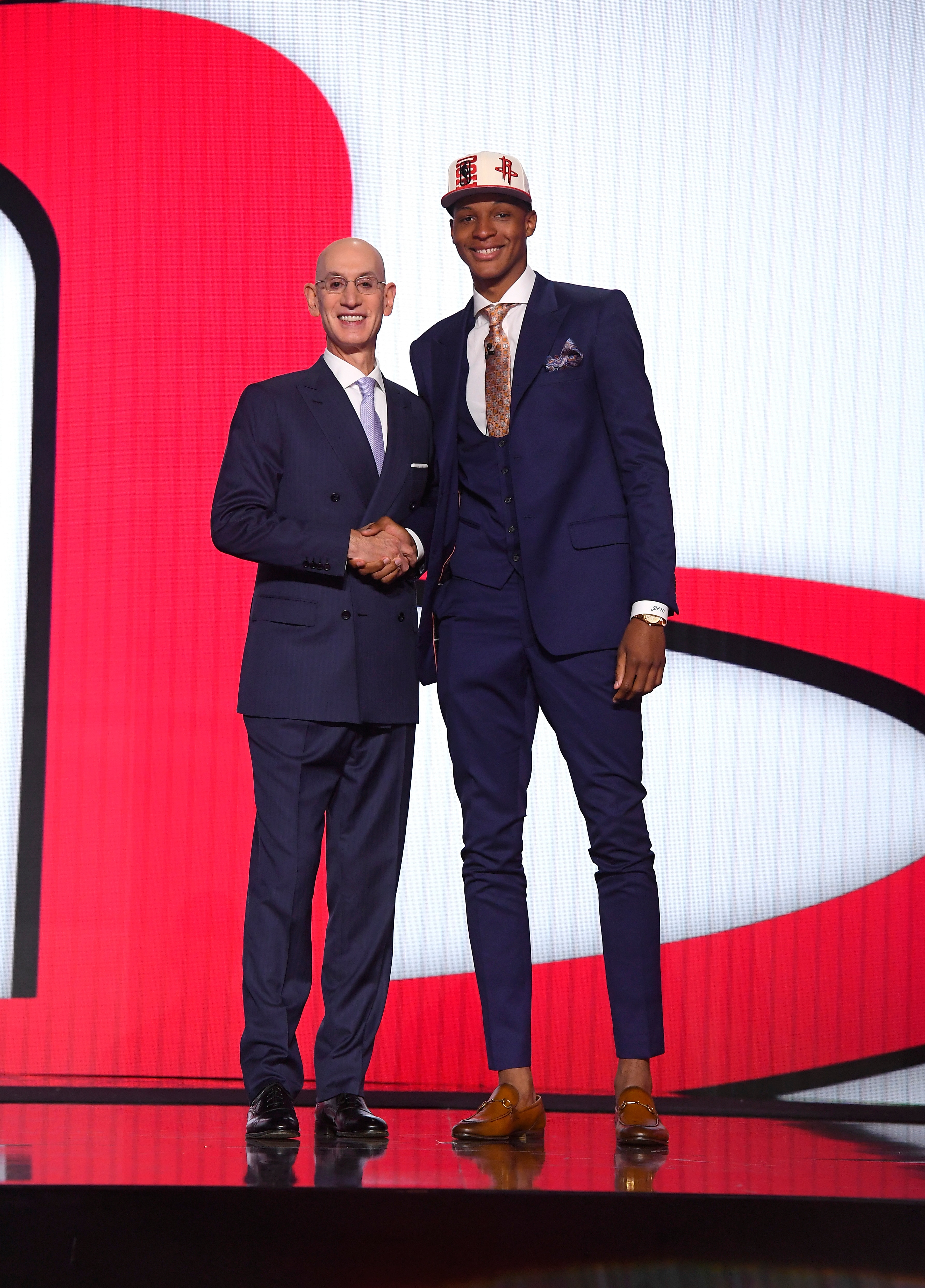 BROOKLYN, NY - JUNE 23:  Jabari Smith Jr. shakes hands with NBA Commissioner Adam Silver after being selected number three overall by the Houston Rockets during the 2022 NBA Draft on June 23, 2022 at Barclays Center in Brooklyn, New York. NOTE TO USER: User expressly acknowledges and agrees that, by downloading and or using this photograph, User is consenting to the terms and conditions of the Getty Images License Agreement. Mandatory Copyright Notice: Copyright 2022 NBAE (Photo by Brian Babineau/NBAE via Getty Images)