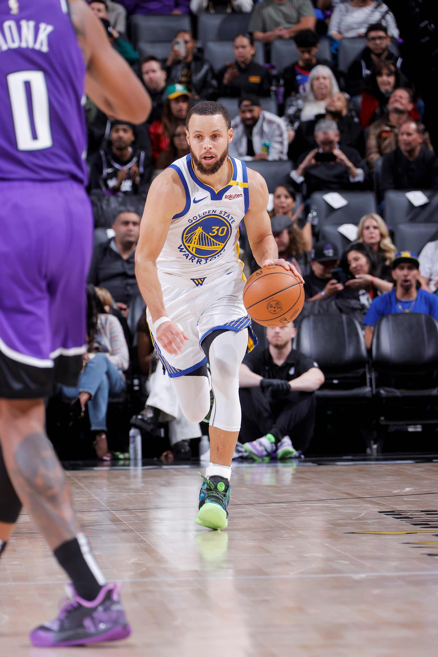SACRAMENTO, CA - JANUARY 22: Stephen Curry #30 of the Golden State Warriors dribbles the ball during the game against the Sacramento Kings on January 22, 2025 at Golden 1 Center in Sacramento, California. NOTE TO USER: User expressly acknowledges and agrees that, by downloading and or using this Photograph, user is consenting to the terms and conditions of the Getty Images License Agreement. Mandatory Copyright Notice: Copyright 2025 NBAE (Photo by Rocky Widner/NBAE via Getty Images)