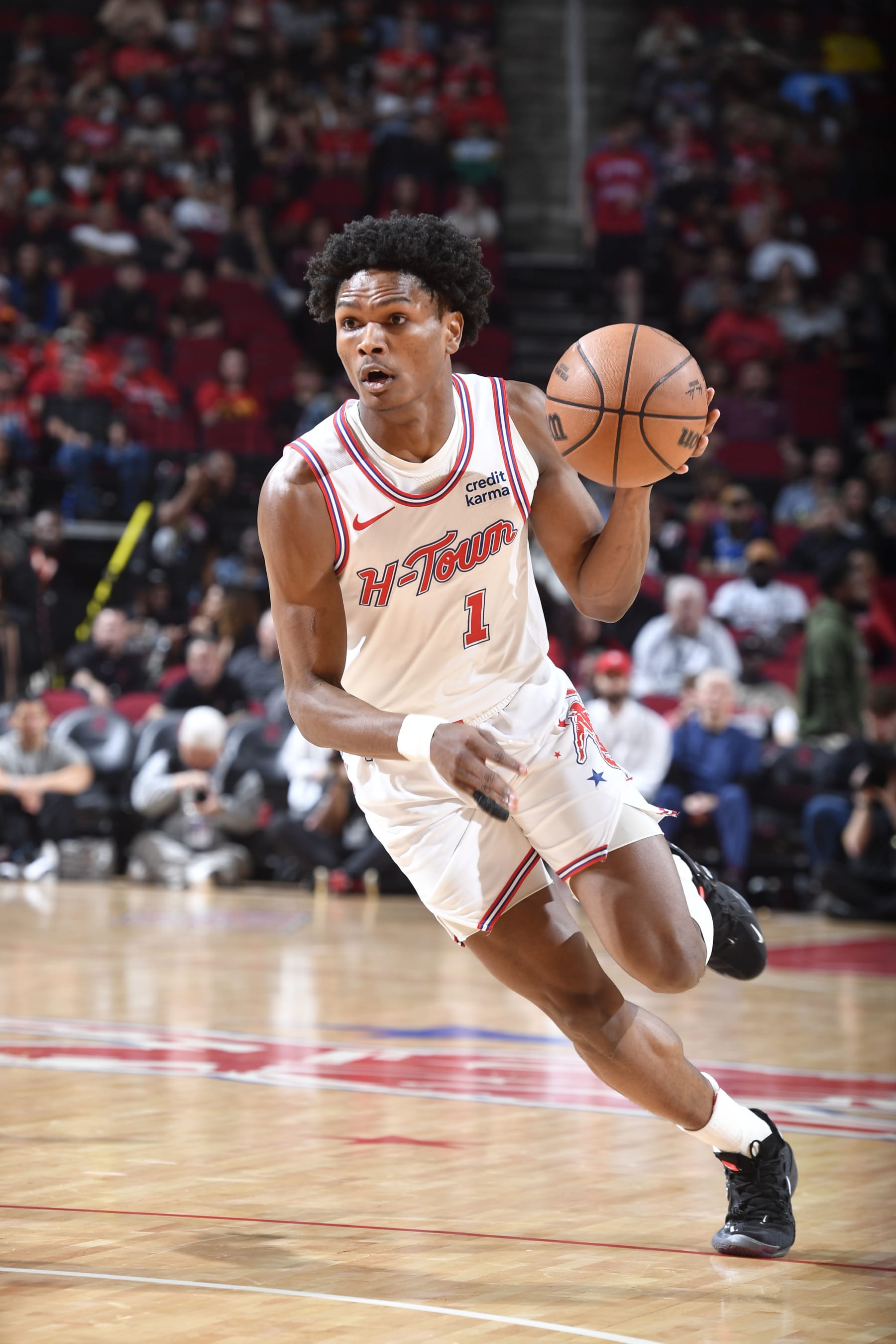 HOUSTON, TX - APRIL 9: Amen Thompson #1 of the Houston Rockets handles the ball during the game against the Orlando Magic on April 9, 2024 at the Toyota Center in Houston, Texas. NOTE TO USER: User expressly acknowledges and agrees that, by downloading and or using this photograph, User is consenting to the terms and conditions of the Getty Images License Agreement. Mandatory Copyright Notice: Copyright 2024 NBAE (Photo by Logan Riely/NBAE via Getty Images)