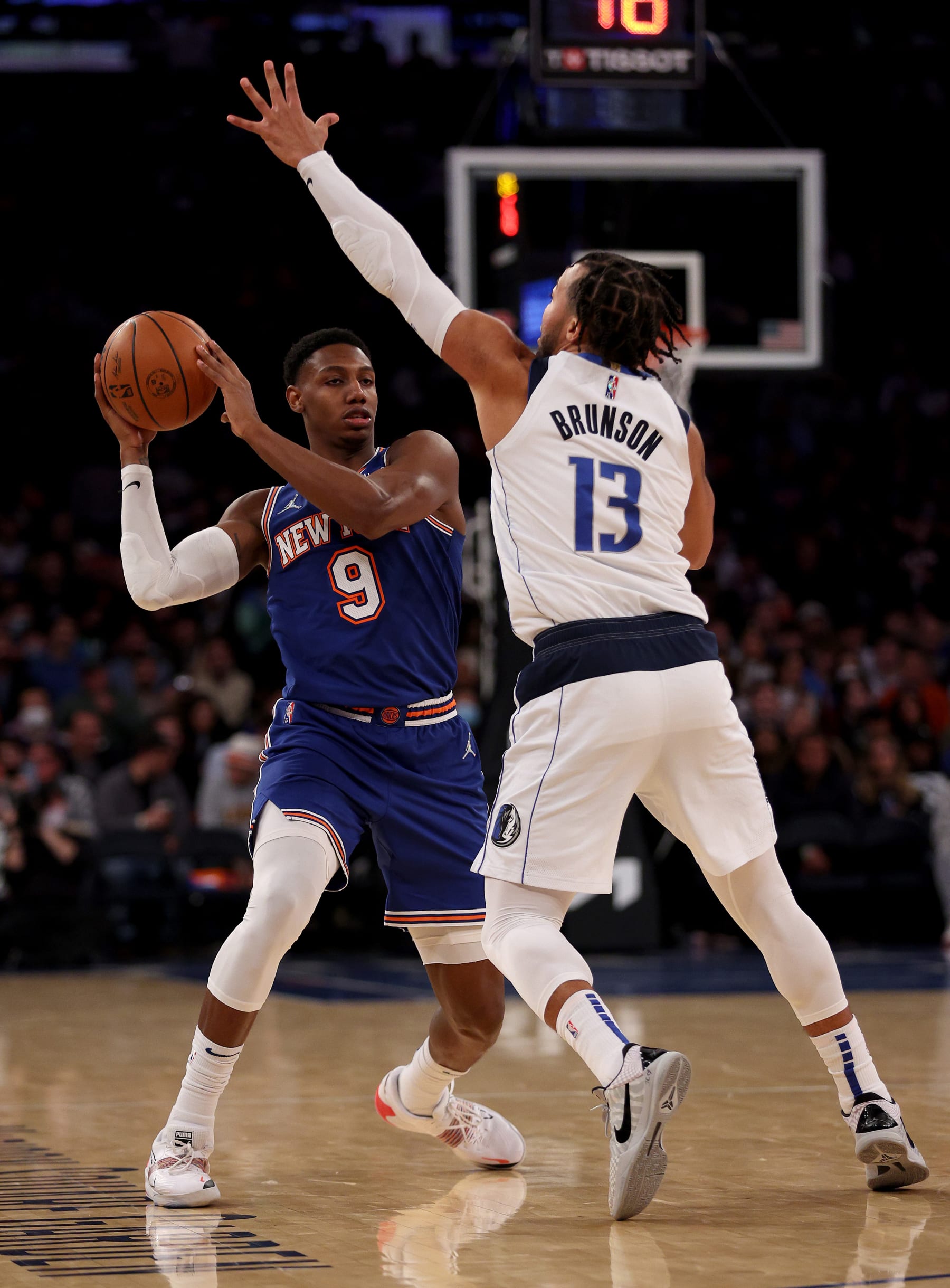 NEW YORK, NEW YORK - JANUARY 12:  RJ Barrett #9 of the New York Knicks tries to pass as Jalen Brunson #13 of the Dallas Mavericks defends in the second half at Madison Square Garden on January 12, 2022 in New York City. NOTE TO USER: User expressly acknowledges and agrees that, by downloading and or using this photograph, User is consenting to the terms and conditions of the Getty Images License Agreement. (Photo by Elsa/Getty Images)