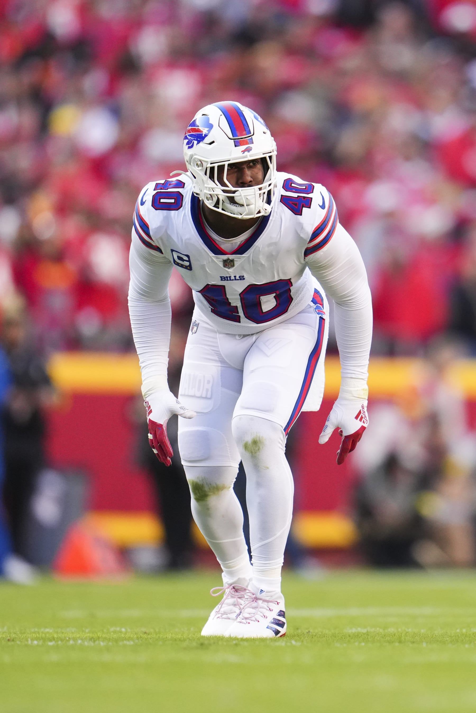 KANSAS CITY, MO - OCTOBER 16: Von Miller #40 of the Buffalo Bills gets set against the Kansas City Chiefs at GEHA Field at Arrowhead Stadium on October 16, 2022 in Kansas City, Missouri. (Photo by Cooper Neill/Getty Images)