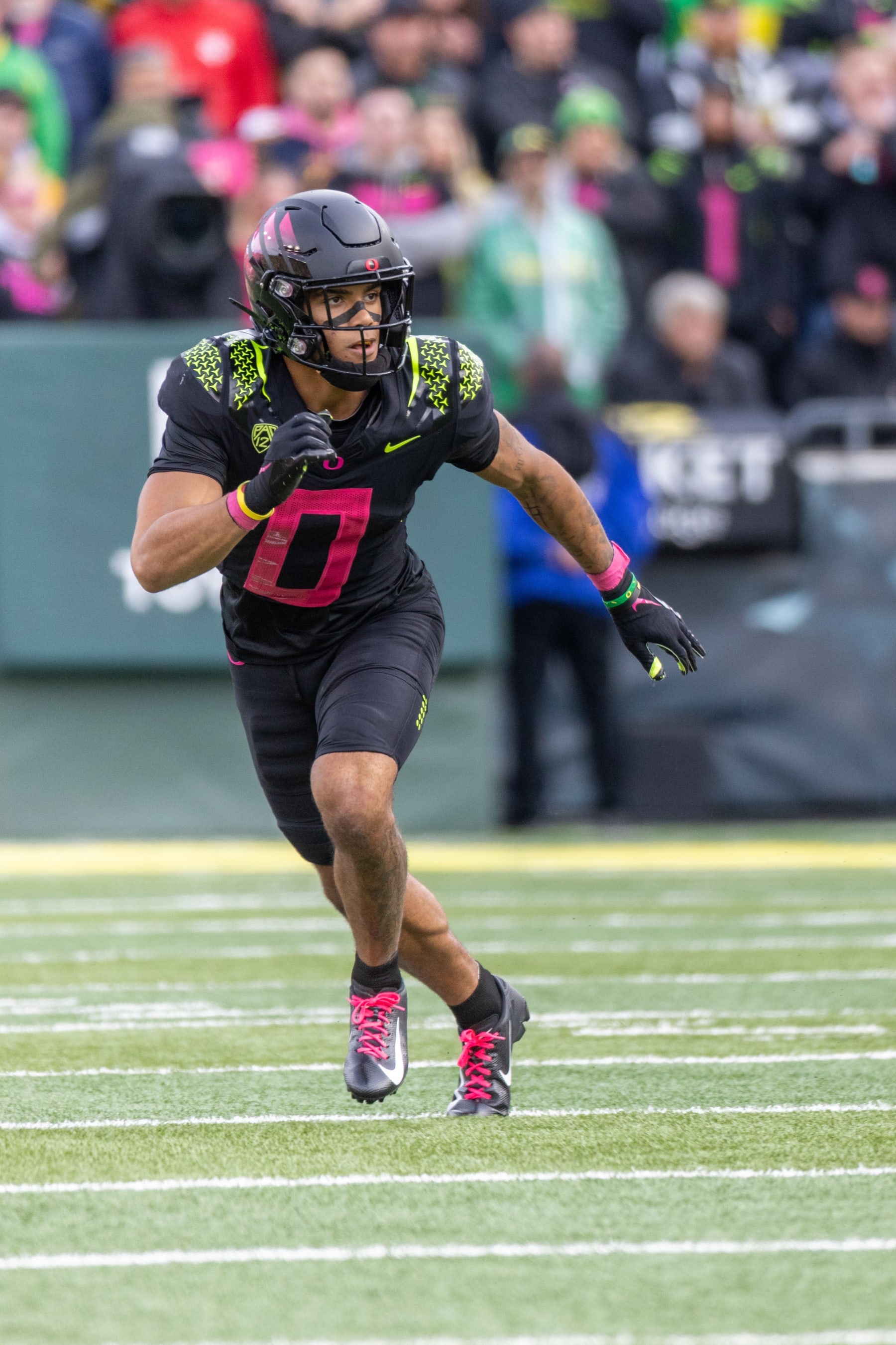 EUGENE, OR - OCTOBER 22: Defensive back Christian Gonzalez #0 of the Oregon Ducks in action against the UCLA Bruins at Autzen Stadium on October 22, 2022 in Eugene, Oregon. (Photo by Tom Hauck/Getty Images)