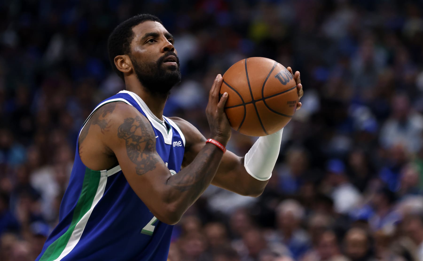 DALLAS, TX - APRIL 5: Kyrie Irving #2 of the Dallas Mavericks shoots the ball against the Sacramento Kings in the second half at American Airlines Center on April 5, 2023 in Dallas, Texas. The Mavericks won 123-119. NOTE TO USER: User expressly acknowledges and agrees that, by downloading and or using this photograph, User is consenting to the terms and conditions of the Getty Images License Agreement. (Photo by Ron Jenkins/Getty Images)