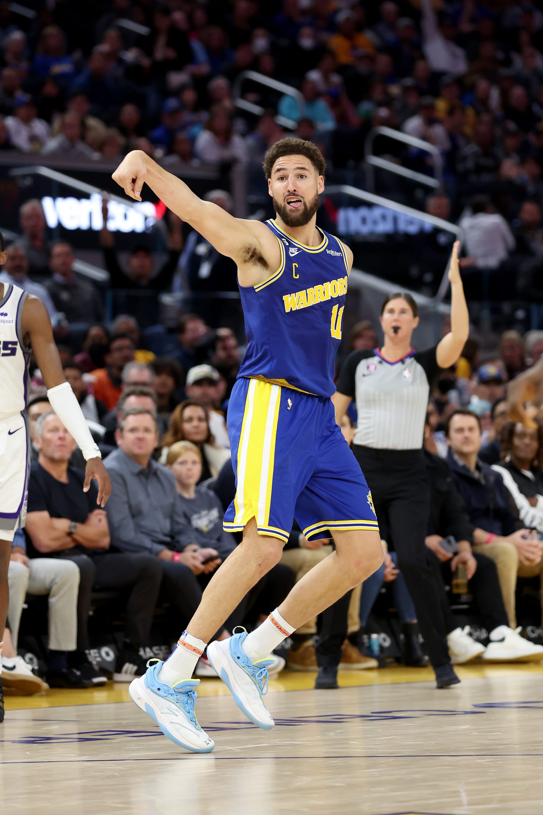 SAN FRANCISCO, CALIFORNIA - NOVEMBER 07: Klay Thompson #11 of the Golden State Warriors shoots the ball during their game against the Sacramento Kings at Chase Center on November 07, 2022 in San Francisco, California. NOTE TO USER: User expressly acknowledges and agrees that, by downloading and or using this photograph, User is consenting to the terms and conditions of the Getty Images License Agreement.  (Photo by Ezra Shaw/Getty Images)
