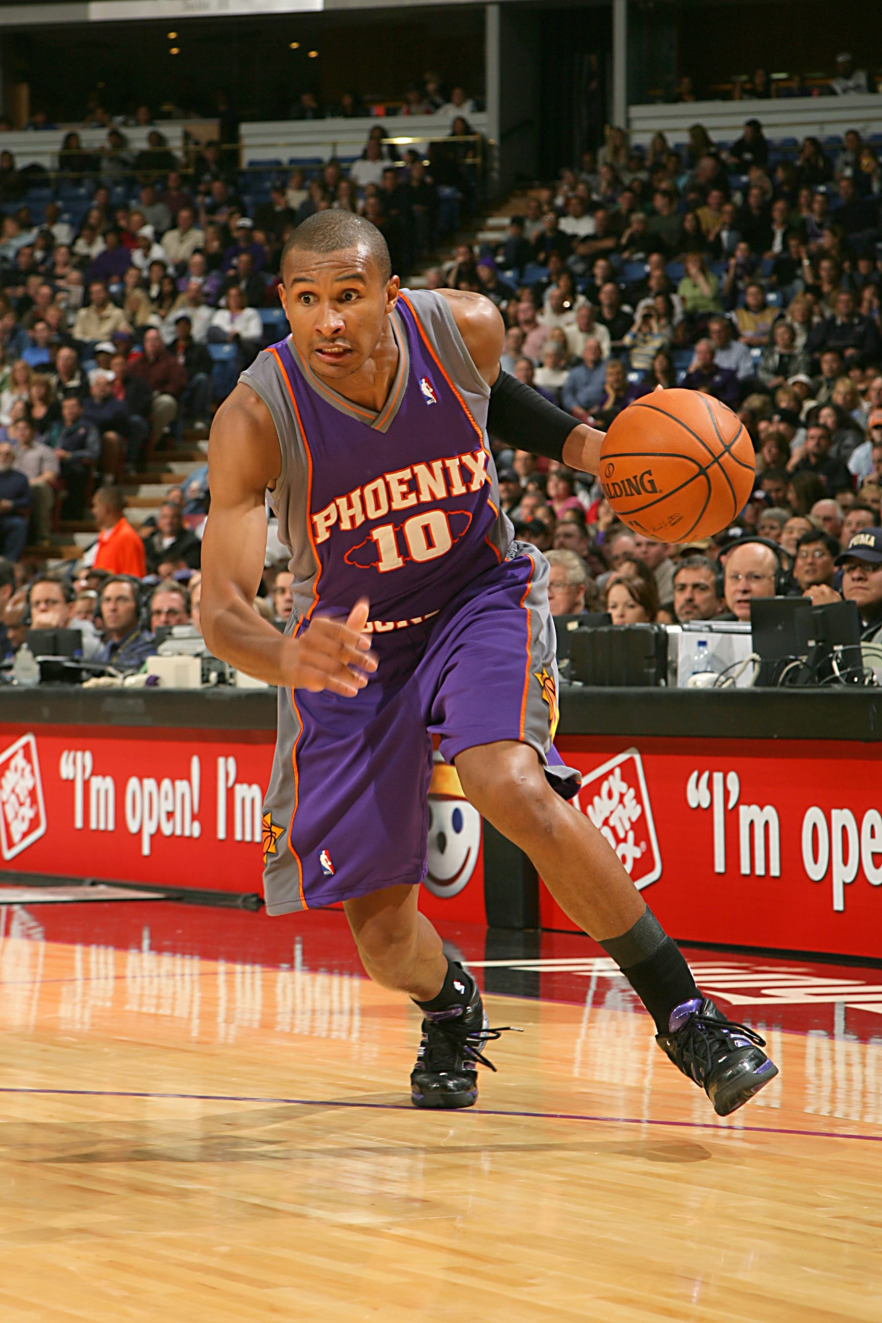 SACRAMENTO, CA - DECEMBER 30:  Leandro Barbosa #10 of the Phoenix Suns moves the ball during the NBA game against the Sacramento Kings on December 30, 2007 at Arco Arena in Sacramento, California.  The Suns won 117-102.   NOTE TO USER: User expressly acknowledges and agrees that, by downloading and/or using this Photograph, user is consenting to the terms and conditions of the Getty Images License Agreement. Mandatory Copyright Notice: Copyright 2007 NBAE (Photo by Rocky Widner/NBAE via Getty Images)