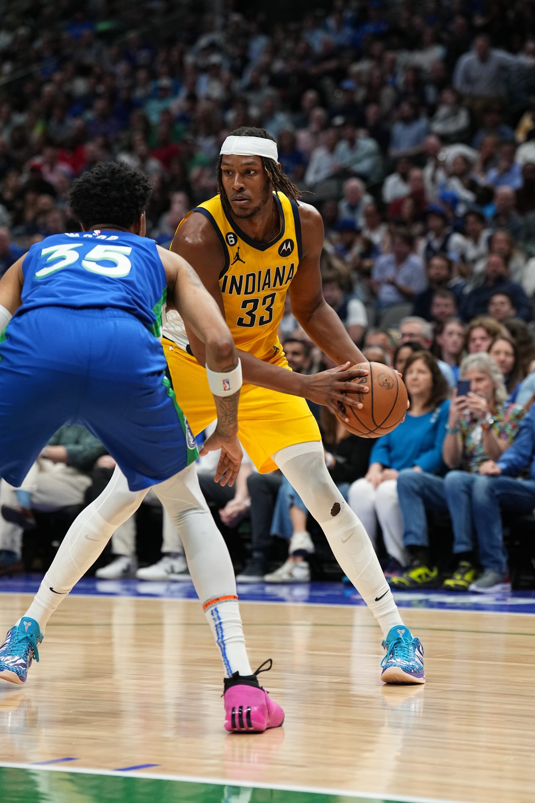 DALLAS, TX - FEBRUARY 28: Myles Turner #33 of the Indiana Pacers handles the ball during the game against the Dallas Mavericks on February 28, 2023 at the American Airlines Center in Dallas, Texas. NOTE TO USER: User expressly acknowledges and agrees that, by downloading and or using this photograph, User is consenting to the terms and conditions of the Getty Images License Agreement. Mandatory Copyright Notice: Copyright 2023 NBAE (Photo by Glenn James/NBAE via Getty Images)