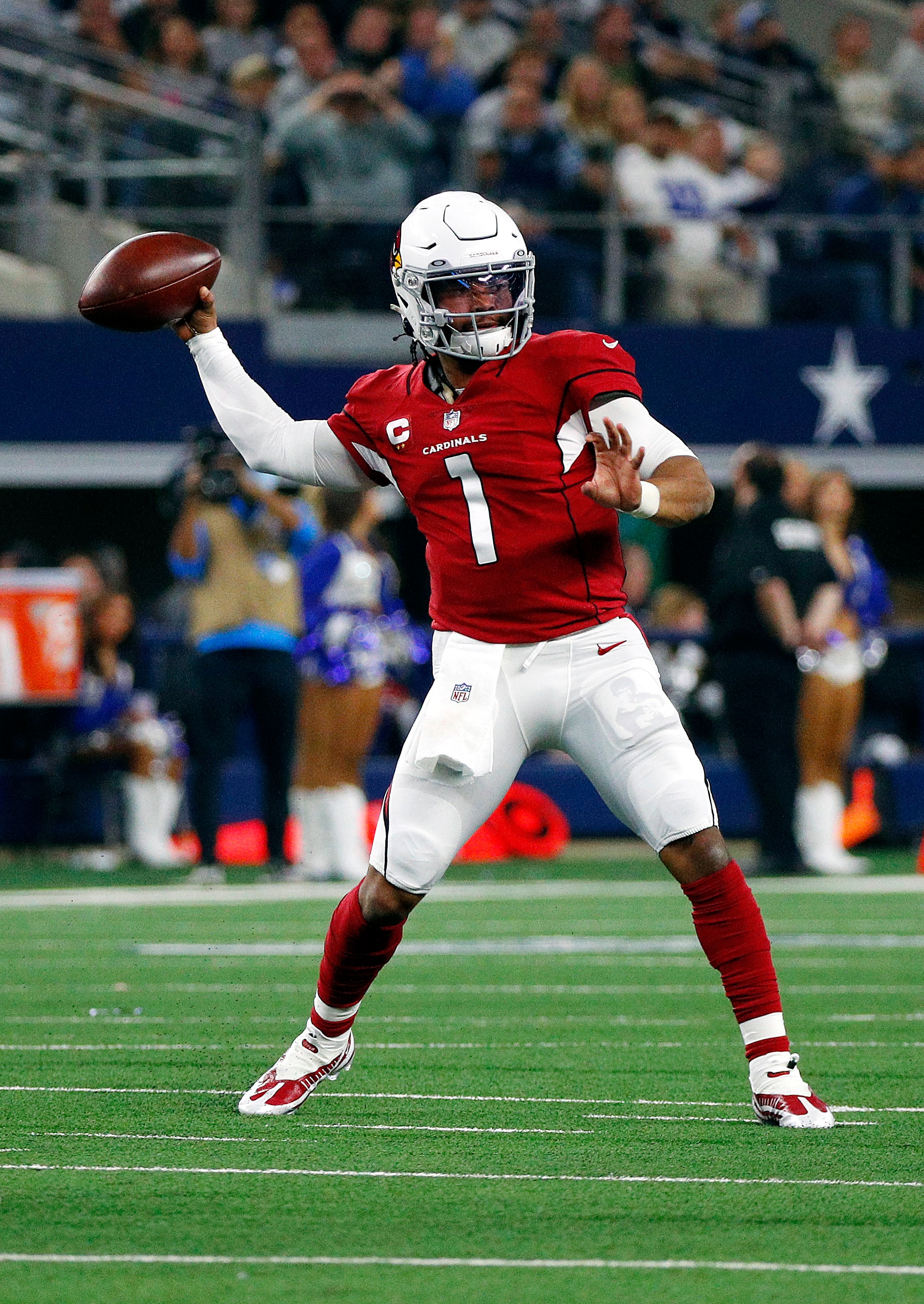 ARLINGTON, TEXAS - JANUARY 02: Kyler Murray #1 of the Arizona Cardinals passes against the Dallas Cowboys at AT&T Stadium on January 02, 2022 in Arlington, Texas. (Photo by Richard Rodriguez/Getty Images)