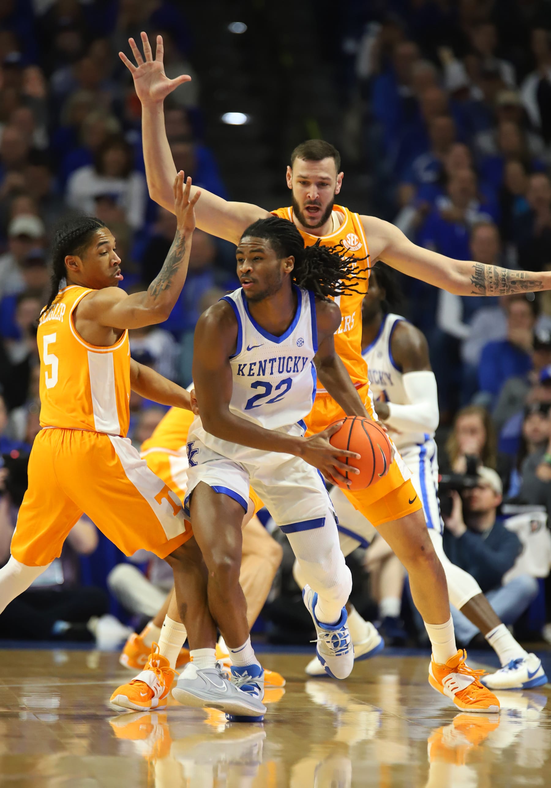 LEXINGTON, KY - FEBRUARY 18: Kentucky Wildcats guard Cason Wallace (22) is trapped by Tennessee Volunteers guard Zakai Zeigler (5) and forward Uros Plavsic (33) in a game between the Tennessee Volunteers and the Kentucky Wildcats on February 18, 2023, at Rupp Arena in Lexington, KY. (Photo by Jeff Moreland/Icon Sportswire via Getty Images)