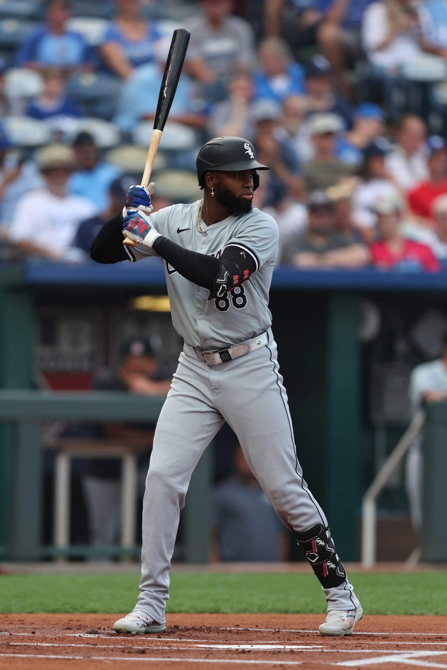 KANSAS CITY, MO - JULY 20: Chicago White Sox outfielder Luis Robert Jr. (88) bats in the first inning of an MLB game between the Chicago White Sox and Kansas City Royals on July 20, 2024 at Kauffman Stadium in Kansas City,  MO. (Photo by Scott Winters/Icon Sportswire via Getty Images)