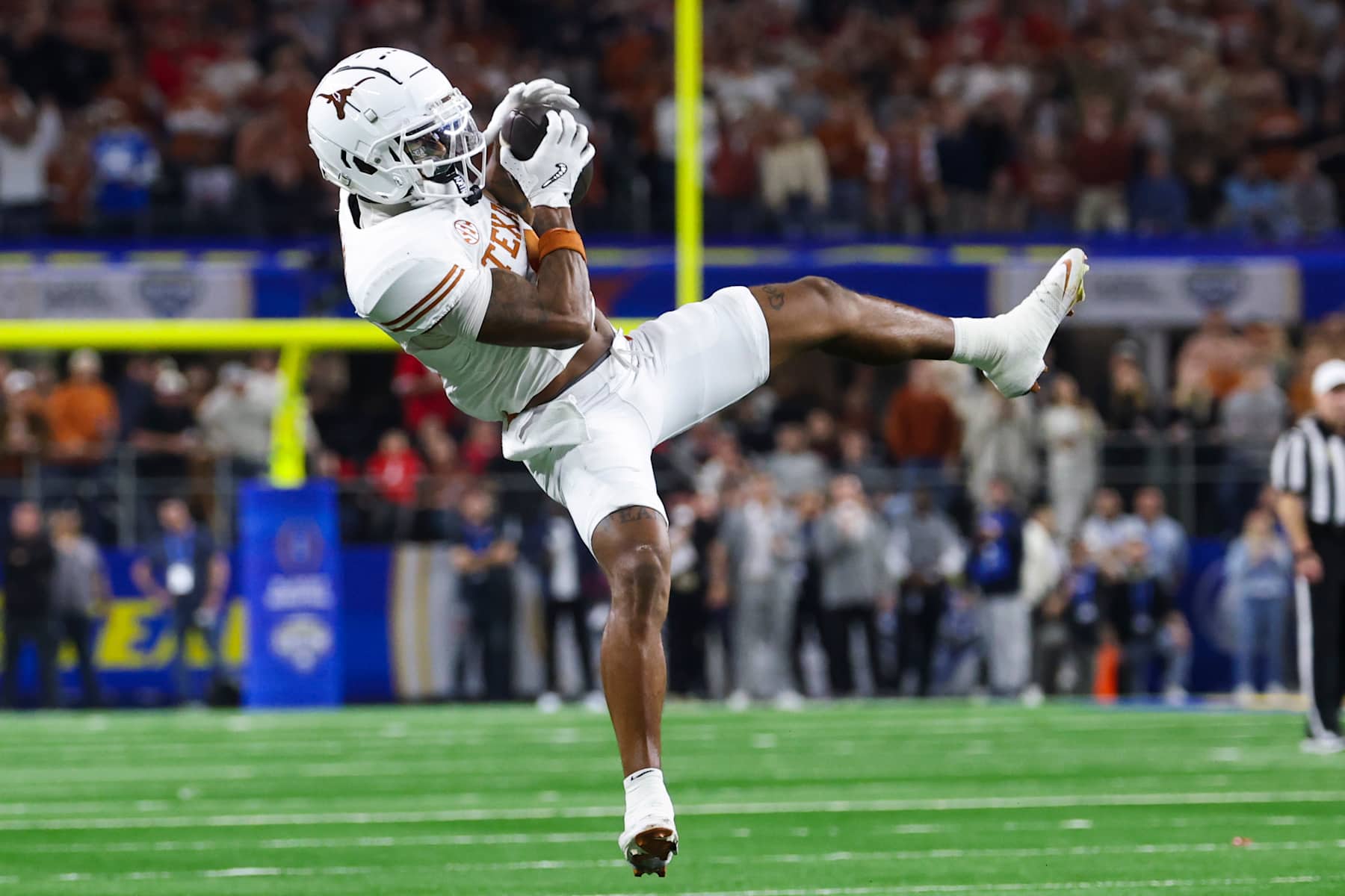 ARLINGTON, TEXAS - JANUARY 10: Matthew Golden #2 of the Texas Longhorns makes a catch during the game against the Ohio State Buckeyes during the Goodyear Cotton Bowl at AT&T Stadium on January 10, 2025 in Arlington, Texas. (Photo by CFP/Getty Images)
