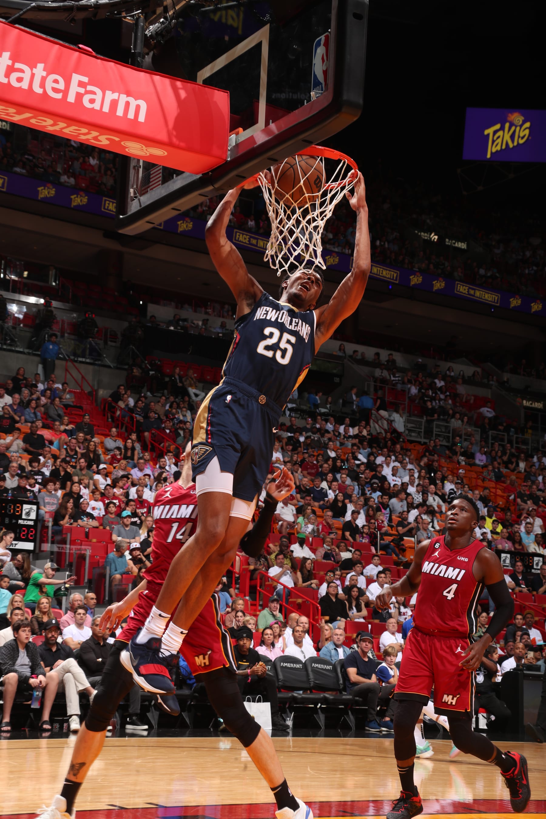 MIAMI, FL - JANUARY 22: Trey Murphy III #25 of the New Orleans Pelicans dunks the ball during the game against the Miami Heat on January 22, 2023 at Miami-Dade Arena in Miami, Florida. NOTE TO USER: User expressly acknowledges and agrees that, by downloading and or using this Photograph, user is consenting to the terms and conditions of the Getty Images License Agreement. Mandatory Copyright Notice: Copyright 2023 NBAE (Photo by Issac Baldizon/NBAE via Getty Images).