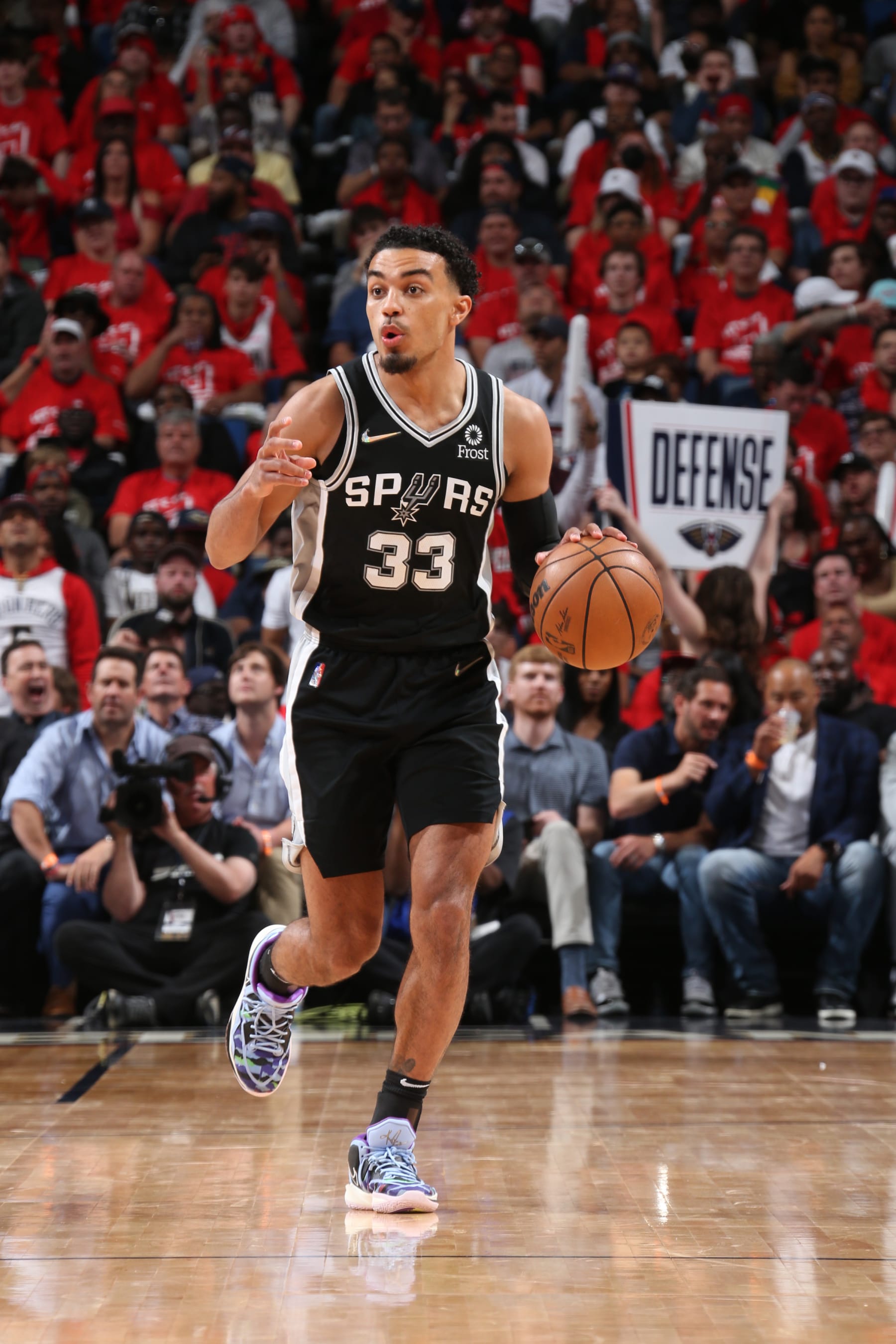 NEW ORLEANS, LA - APRIL 13: Tre Jones #33 of the San Antonio Spurs handles the ball during the game against the New Orleans Pelicans on April 13, 2022 at the Smoothie King Center in New Orleans, Louisiana. NOTE TO USER: User expressly acknowledges and agrees that, by downloading and or using this Photograph, user is consenting to the terms and conditions of the Getty Images License Agreement. Mandatory Copyright Notice: Copyright 2022 NBAE (Photo by Layne Murdoch Jr./NBAE via Getty Images)