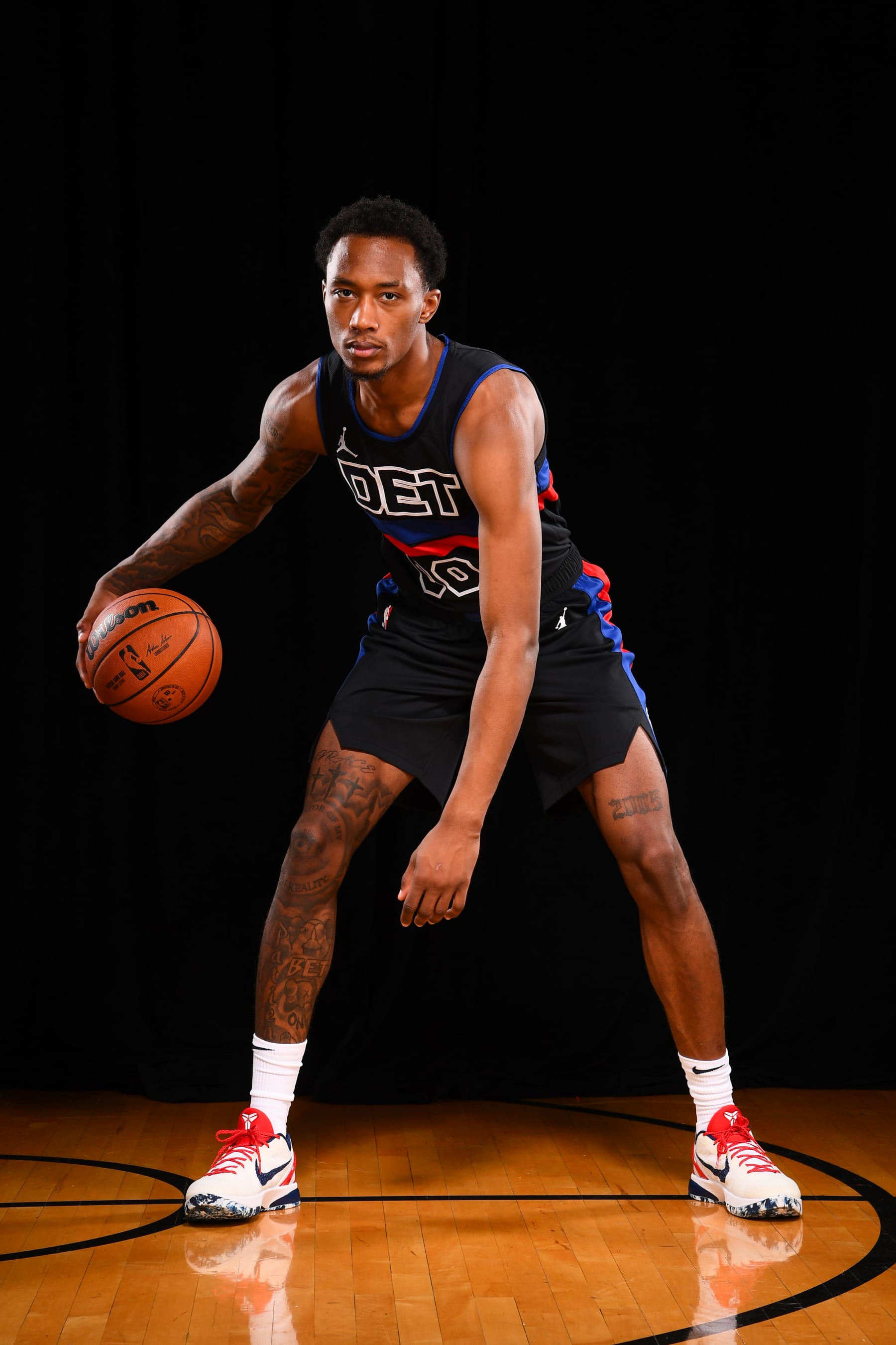 LAS VEGAS, NV - JULY 17: Ron Holland II #00 of the Detroit Pistons poses for a portrait during the 2024 NBA Rookie Photo Shoot on July 17, 2024 at the University of Nevada, Las Vegas campus in Las Vegas, Nevada. NOTE TO USER: User expressly acknowledges and agrees that, by downloading and/or using this Photograph, user is consenting to the terms and conditions of the Getty Images License Agreement. Mandatory Copyright Notice: Copyright 2024 NBAE (Photo by Brian Babineau/NBAE via Getty Images)