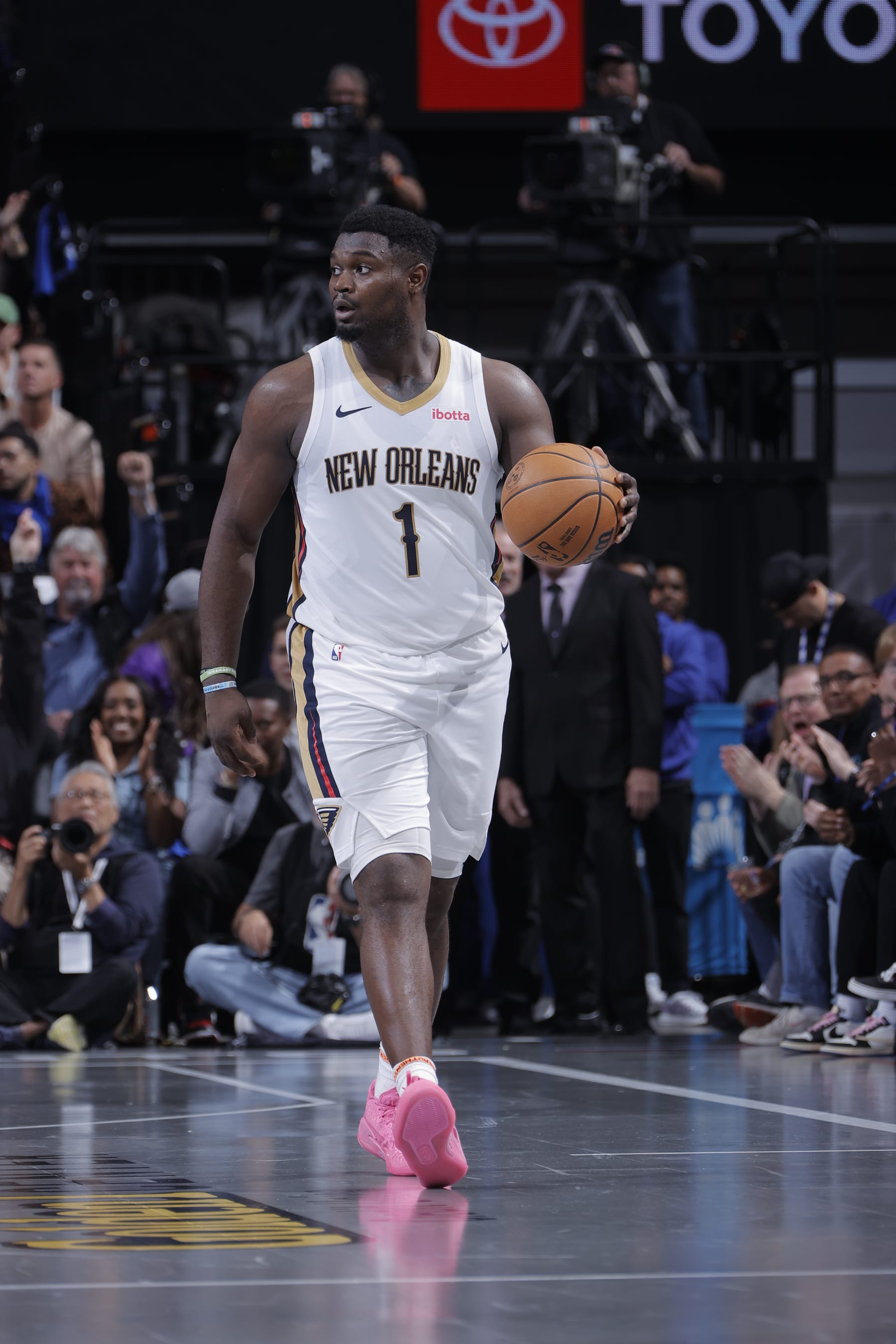 SACRAMENTO, CA - DECEMBER 4: Zion Williamson #1 of the New Orleans Pelicans brings the ball up court against the Sacramento Kings during the quarter finals of the In-Season Tournament on December 4, 2023 at Golden 1 Center in Sacramento, California. NOTE TO USER: User expressly acknowledges and agrees that, by downloading and or using this Photograph, user is consenting to the terms and conditions of the Getty Images License Agreement. Mandatory Copyright Notice: Copyright 2023 NBAE (Photo by Rocky Widner/NBAE via Getty Images)
