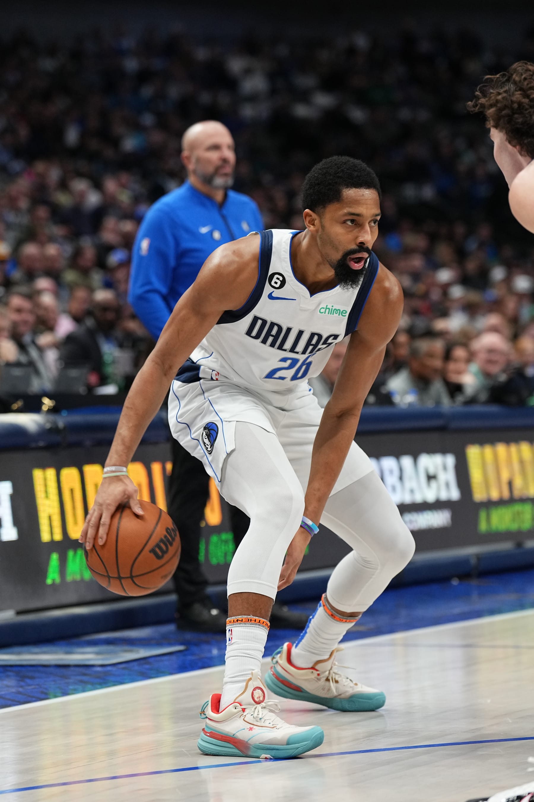 DALLAS, TX - DECEMBER 12: Spencer Dinwiddie #26 of the Dallas Mavericks handles the ball while guarded by Josh Giddey #3 of the Oklahoma City Thunder during the game on December 12, 2022 at the American Airlines Center in Dallas, Texas. NOTE TO USER: User expressly acknowledges and agrees that, by downloading and or using this photograph, User is consenting to the terms and conditions of the Getty Images License Agreement. Mandatory Copyright Notice: Copyright 2022 NBAE (Photo by Glenn James/NBAE via Getty Images)