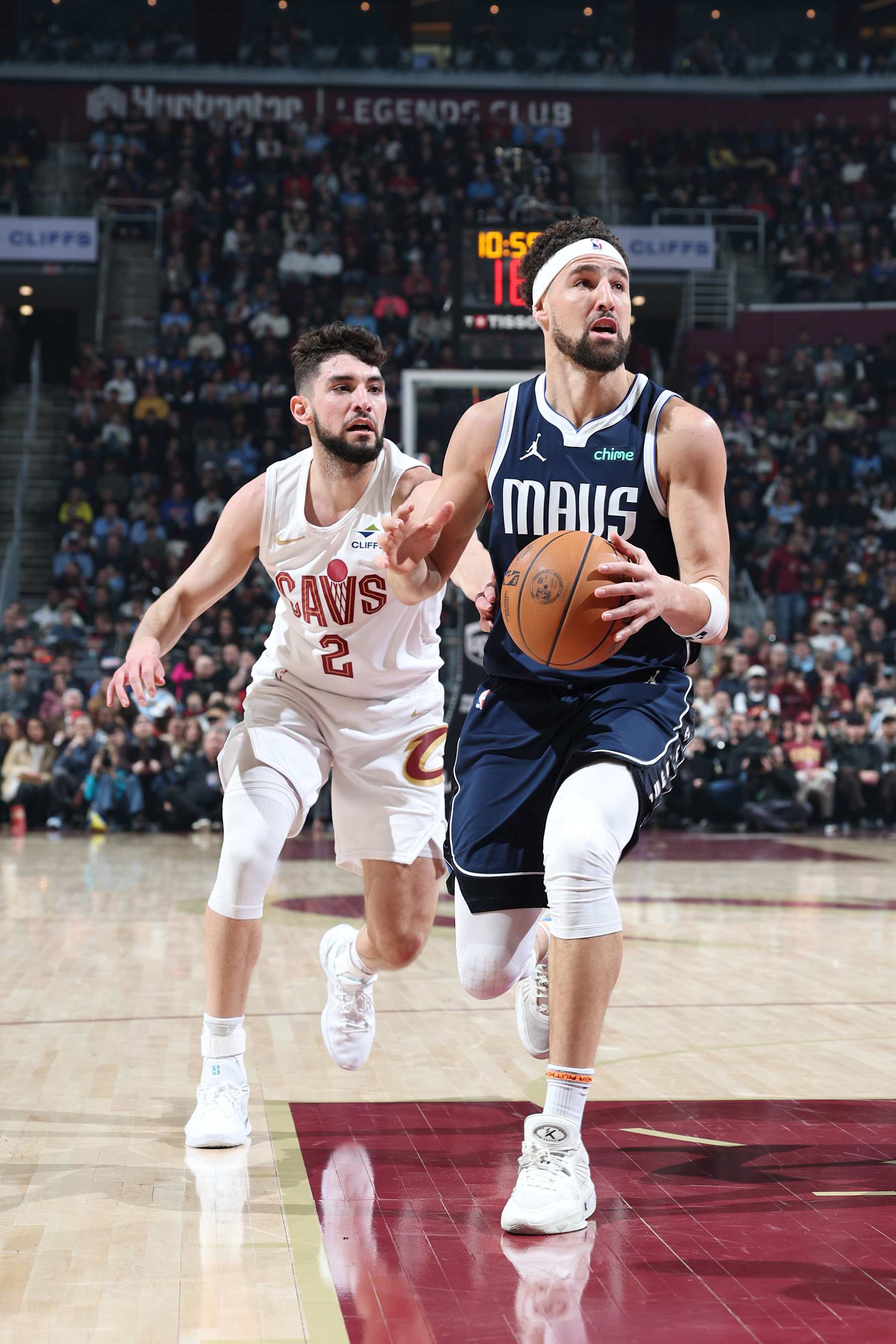 CLEVELAND, OH - FEBUARY 2:  Klay Thompson #31 of the Dallas Mavericks drives to the basket during the game against the Cleveland Cavaliers on February 2, 2025 at Rocket Mortgage FieldHouse in Cleveland, Ohio. NOTE TO USER: User expressly acknowledges and agrees that, by downloading and/or using this Photograph, user is consenting to the terms and conditions of the Getty Images License Agreement. Mandatory Copyright Notice: Copyright 2025 NBAE (Photo by Jeff Haynes/NBAE via Getty Images)