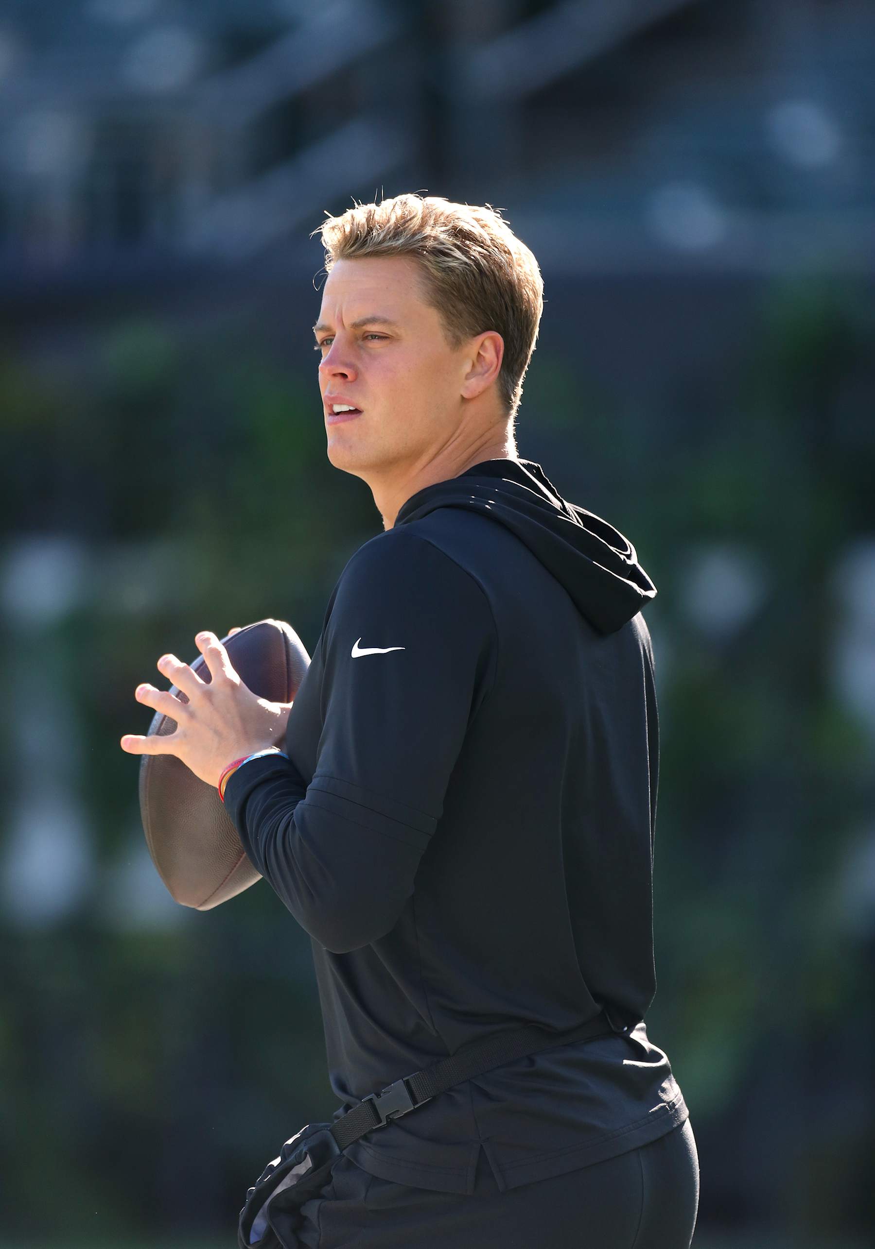 CINCINNATI, OH - OCTOBER 27 - Cincinnati Bengals quarterback Joe Burrow (9) warms up before a game between the Philadelphia Eagles and the Cincinnati Bengals at Paycor Stadium on Sunday, October 27, 2024. (Photo by Jeff Moreland/Icon Sportswire via Getty Images)