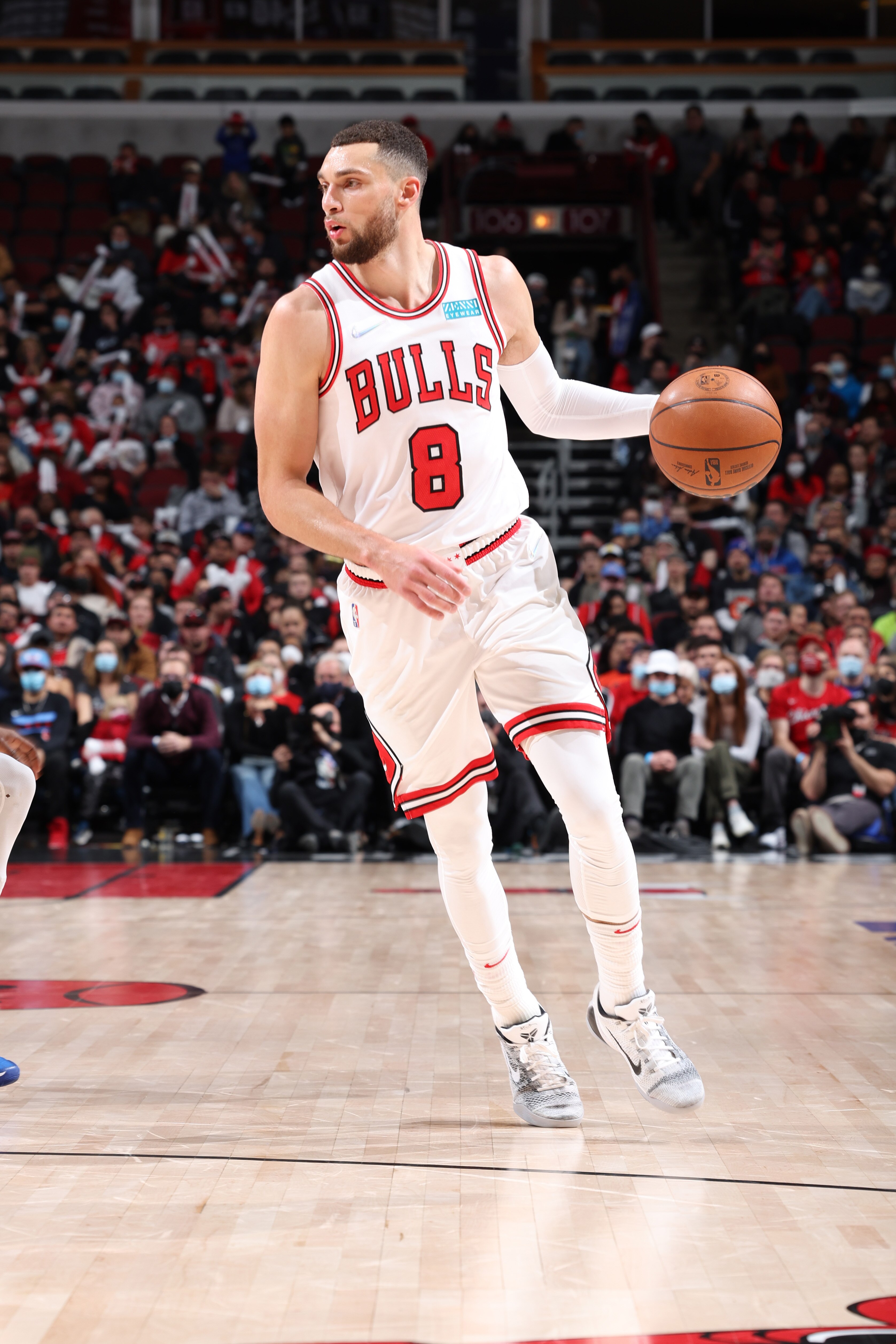 CHICAGO, IL - JANUARY 11: Zach LaVine #8 of the Chicago Bulls dribbles the ball during the game against the Detroit Pistons on January 11, 2022 at United Center in Chicago, Illinois. NOTE TO USER: User expressly acknowledges and agrees that, by downloading and or using this photograph, User is consenting to the terms and conditions of the Getty Images License Agreement. Mandatory Copyright Notice: Copyright 2022 NBAE (Photo by Jeff Haynes/NBAE via Getty Images)