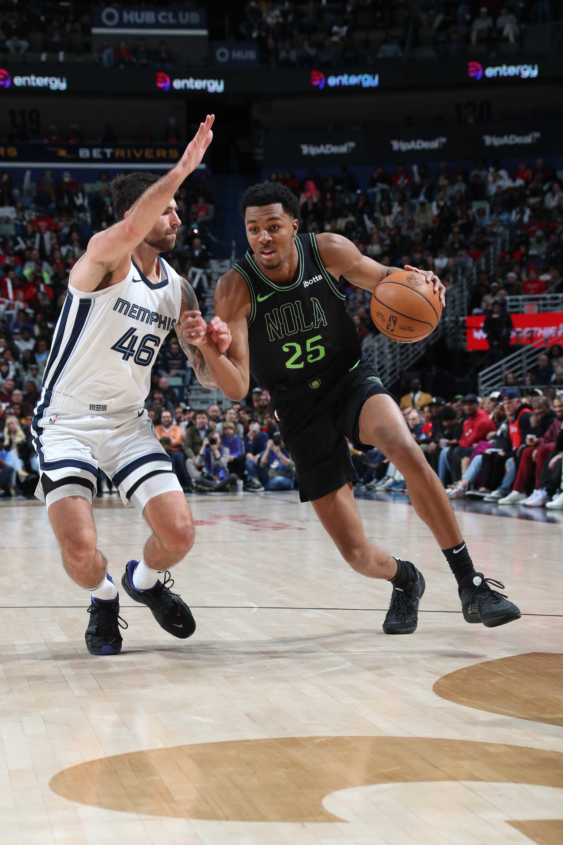 NEW ORLEANS, LA - DECEMBER 19: Trey Murphy III #25 of the New Orleans Pelicans drives to the basket during the game against the Memphis Grizzlies on December 19, 2023 at the Smoothie King Center in New Orleans, Louisiana. NOTE TO USER: User expressly acknowledges and agrees that, by downloading and or using this Photograph, user is consenting to the terms and conditions of the Getty Images License Agreement. Mandatory Copyright Notice: Copyright 2023 NBAE (Photo by Layne Murdoch Jr./NBAE via Getty Images)