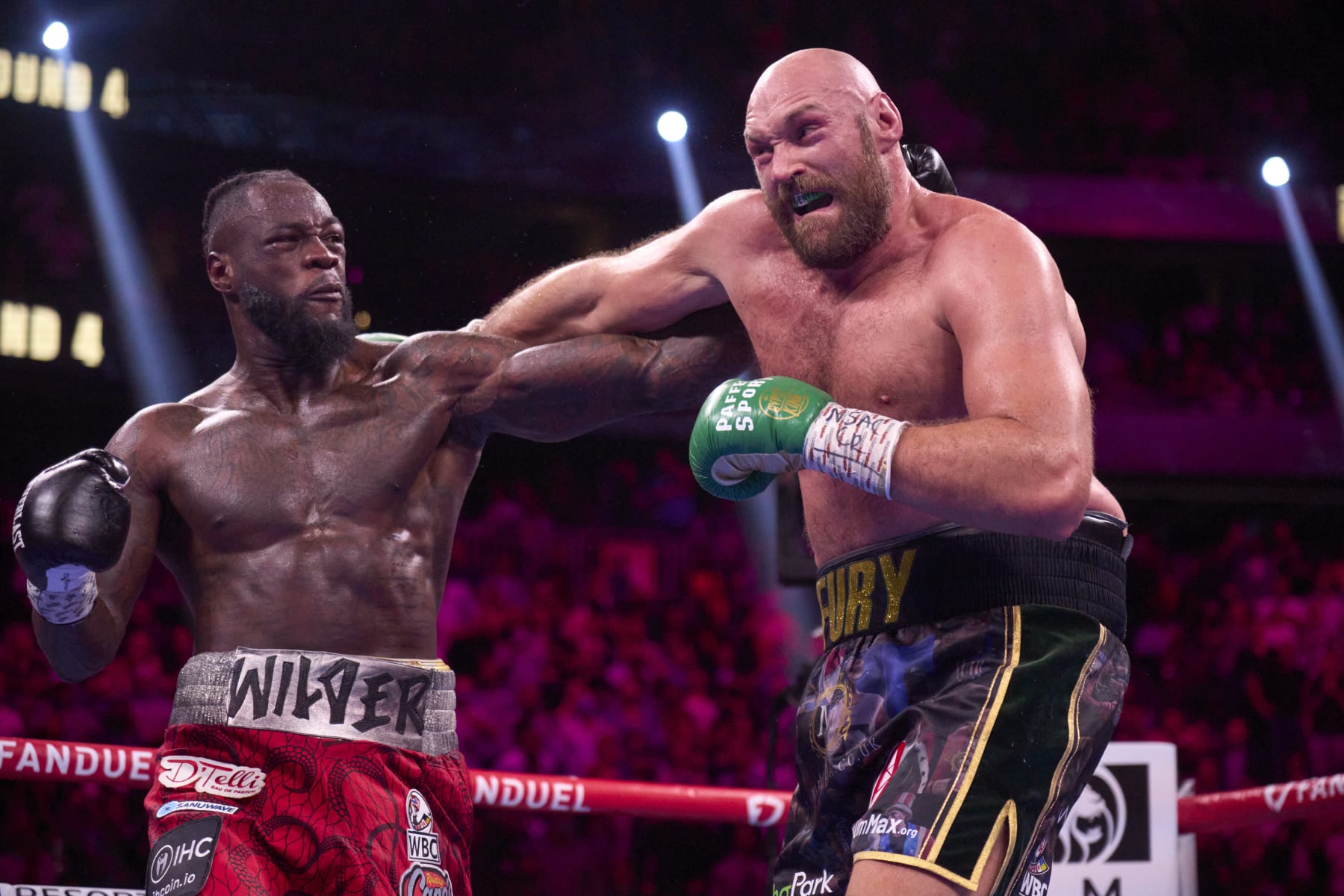 Boxing: WBC Heavyweight Title: Tyson Fury (R) in action vs Deontay Wilder at T-Mobile Arena. Paradise, NV 10/9/2021 CREDIT: Erick W. Rasco (Photo by Erick W. Rasco/Sports Illustrated via Getty Images) (Set Number: X163827 TK1)