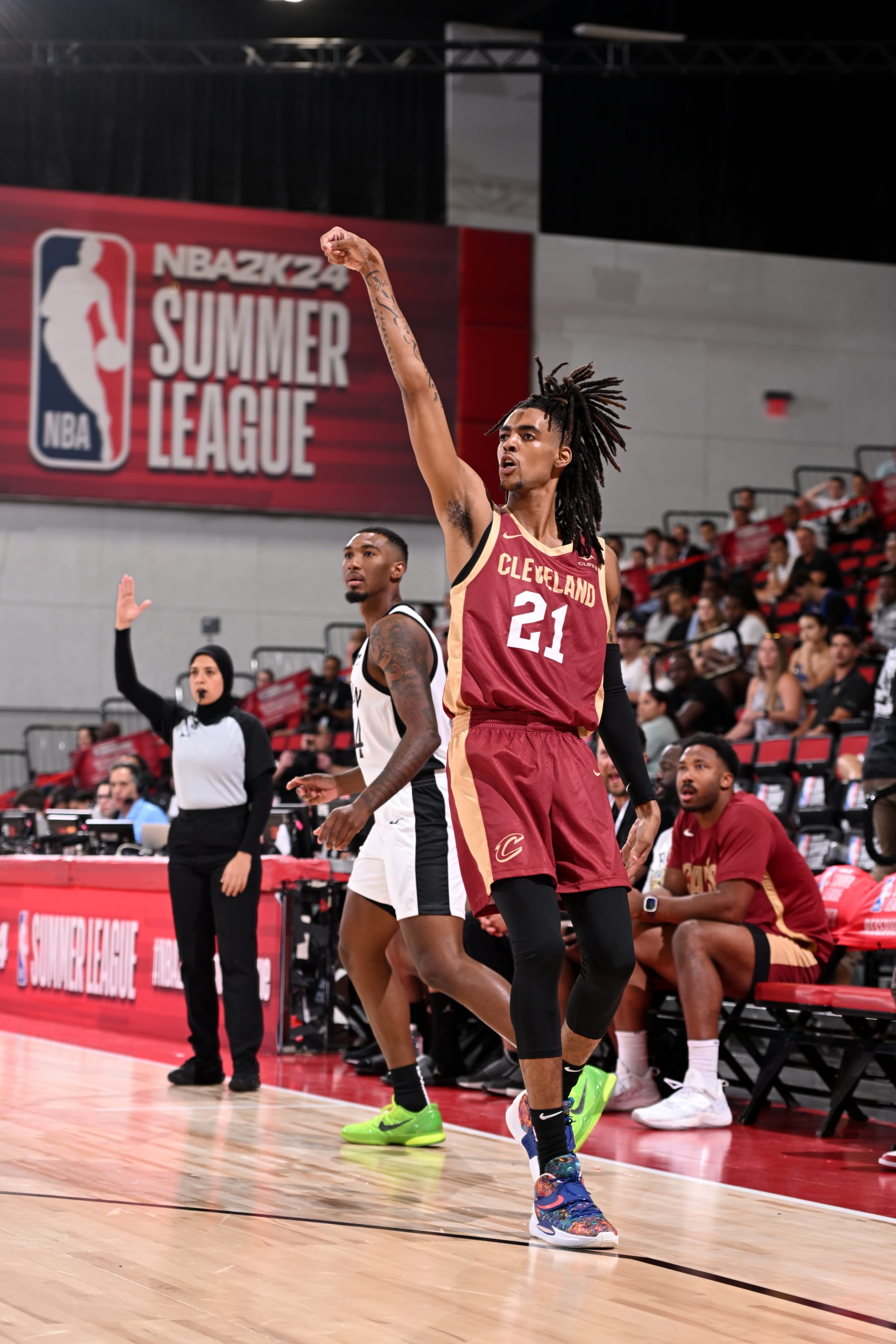 LAS VEGAS, NV - JULY 7: Emoni Bates #21 of the Cleveland Cavaliers shoots a three point basket during the game against the Brooklyn Nets during the 2023 NBA Las Vegas Summer League on July 7, 2023 at the Cox Pavilion in Las Vegas, Nevada. NOTE TO USER: User expressly acknowledges and agrees that, by downloading and or using this photograph, User is consenting to the terms and conditions of the Getty Images License Agreement. Mandatory Copyright Notice: Copyright 2023 NBAE (Photo by Logan Riely/NBAE via Getty Images)