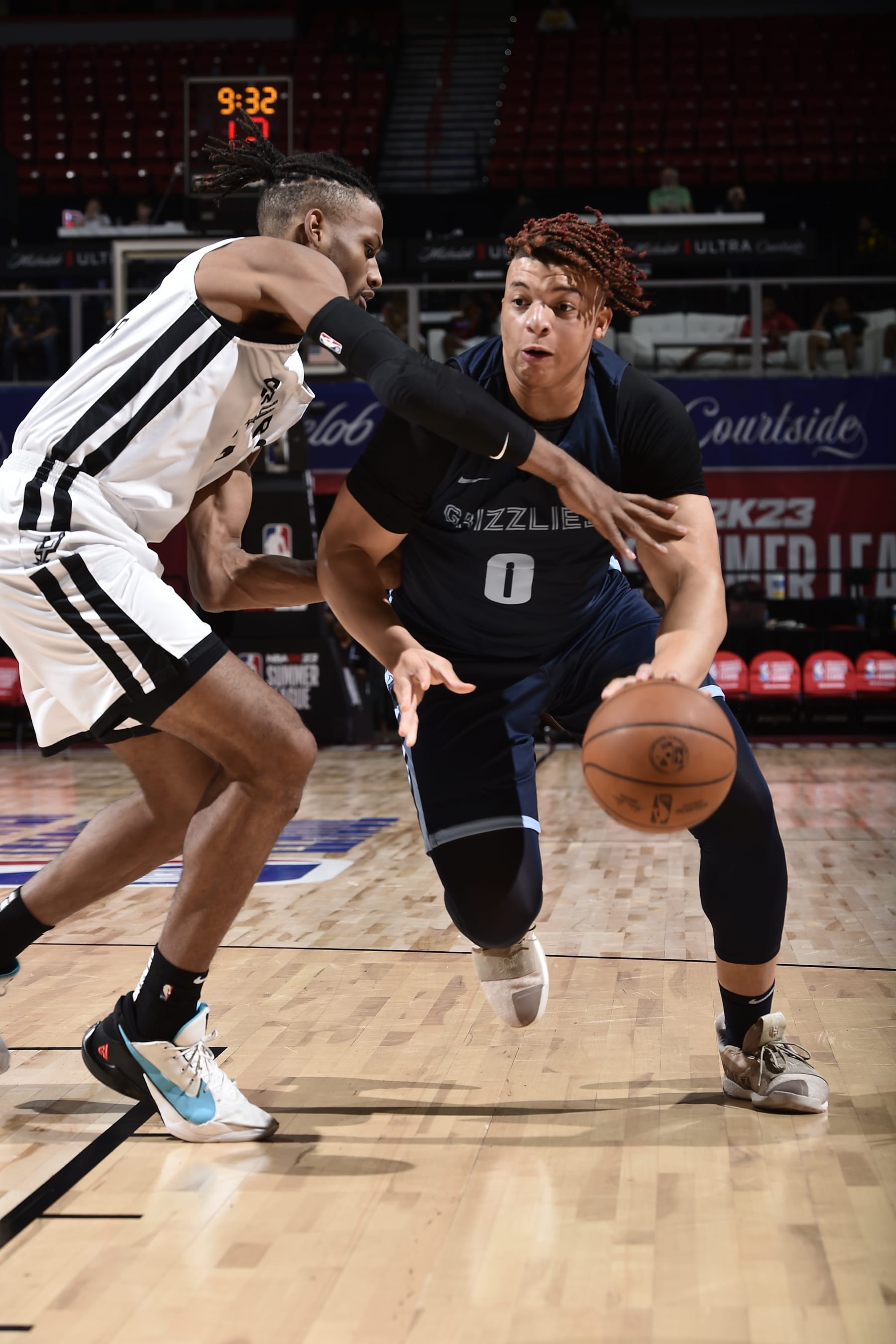 LAS VEGAS, NV - JULY 16: Kenneth Lofton Jr. #6 of the Memphis Grizzlies drives to the basket during the game against the San Antonio Spurs during the 2022 Las Vegas Summer League on July 16, 2022 at the Thomas & Mack Center in Las Vegas, Nevada NOTE TO USER: User expressly acknowledges and agrees that, by downloading and/or using this Photograph, user is consenting to the terms and conditions of the Getty Images License Agreement. Mandatory Copyright Notice: Copyright 2022 NBAE (Photo by David Dow/NBAE via Getty Images)