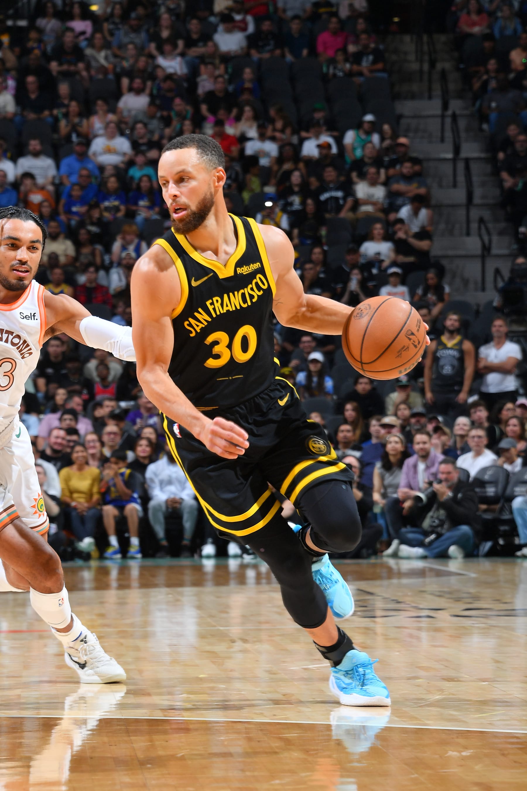 SAN ANTONIO, TX - MARCH 31: Stephen Curry #30 of the Golden State Warriors dribbles the ball during the game against the San Antonio Spurs on March 31, 2024 at the Frost Bank Center in San Antonio, Texas. NOTE TO USER: User expressly acknowledges and agrees that, by downloading and or using this photograph, user is consenting to the terms and conditions of the Getty Images License Agreement. Mandatory Copyright Notice: Copyright 2024 NBAE (Photos by Michael Gonzales/NBAE via Getty Images)