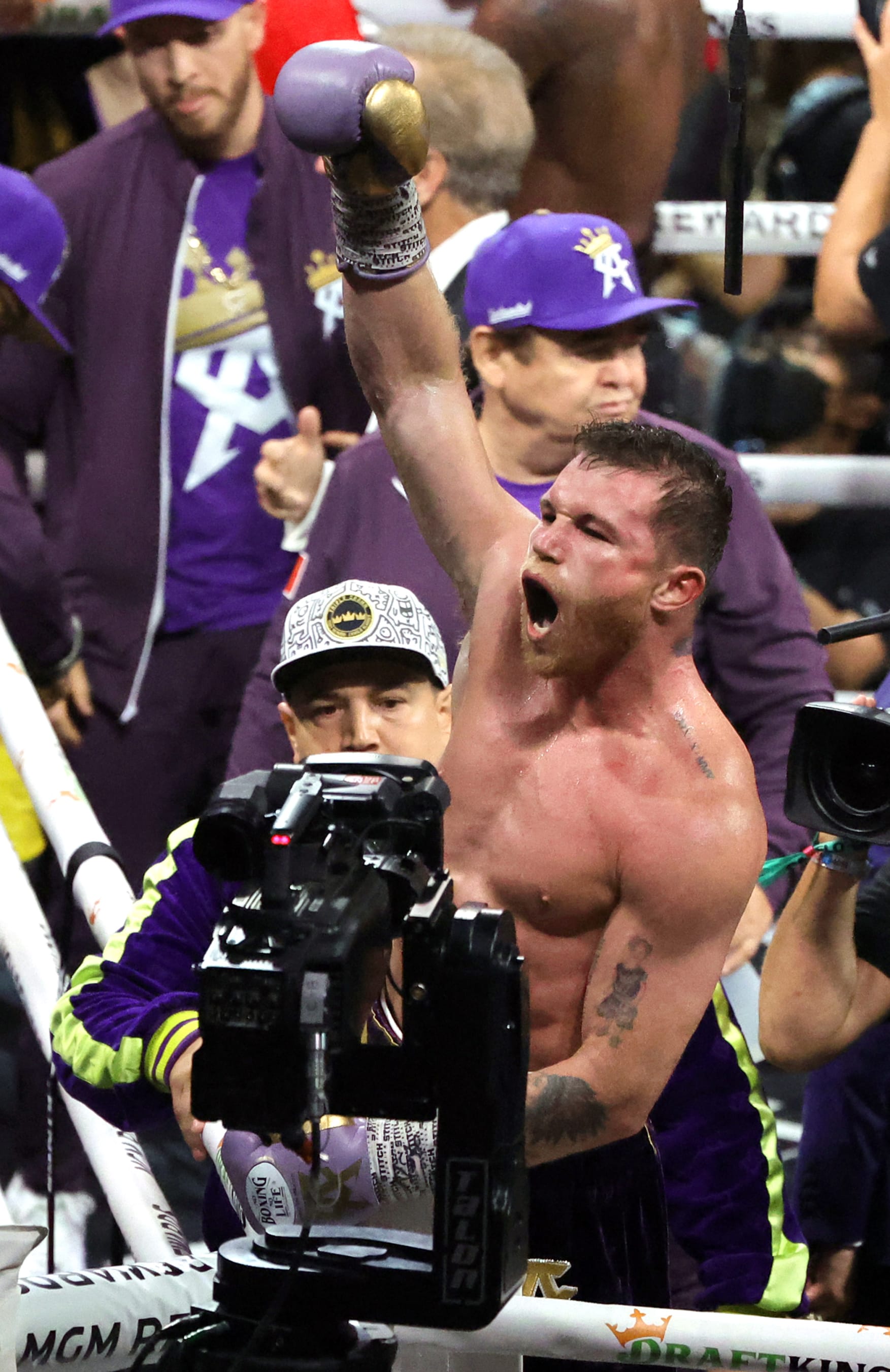 LAS VEGAS, NEVADA - SEPTEMBER 30: Undisputed super middleweight champion Canelo Alvarez celebrates his unanimous-decision victory over Jermell Charlo in their super middleweight title fight at T-Mobile Arena on September 30, 2023 in Las Vegas, Nevada. (Photo by Ethan Miller/Getty Images)