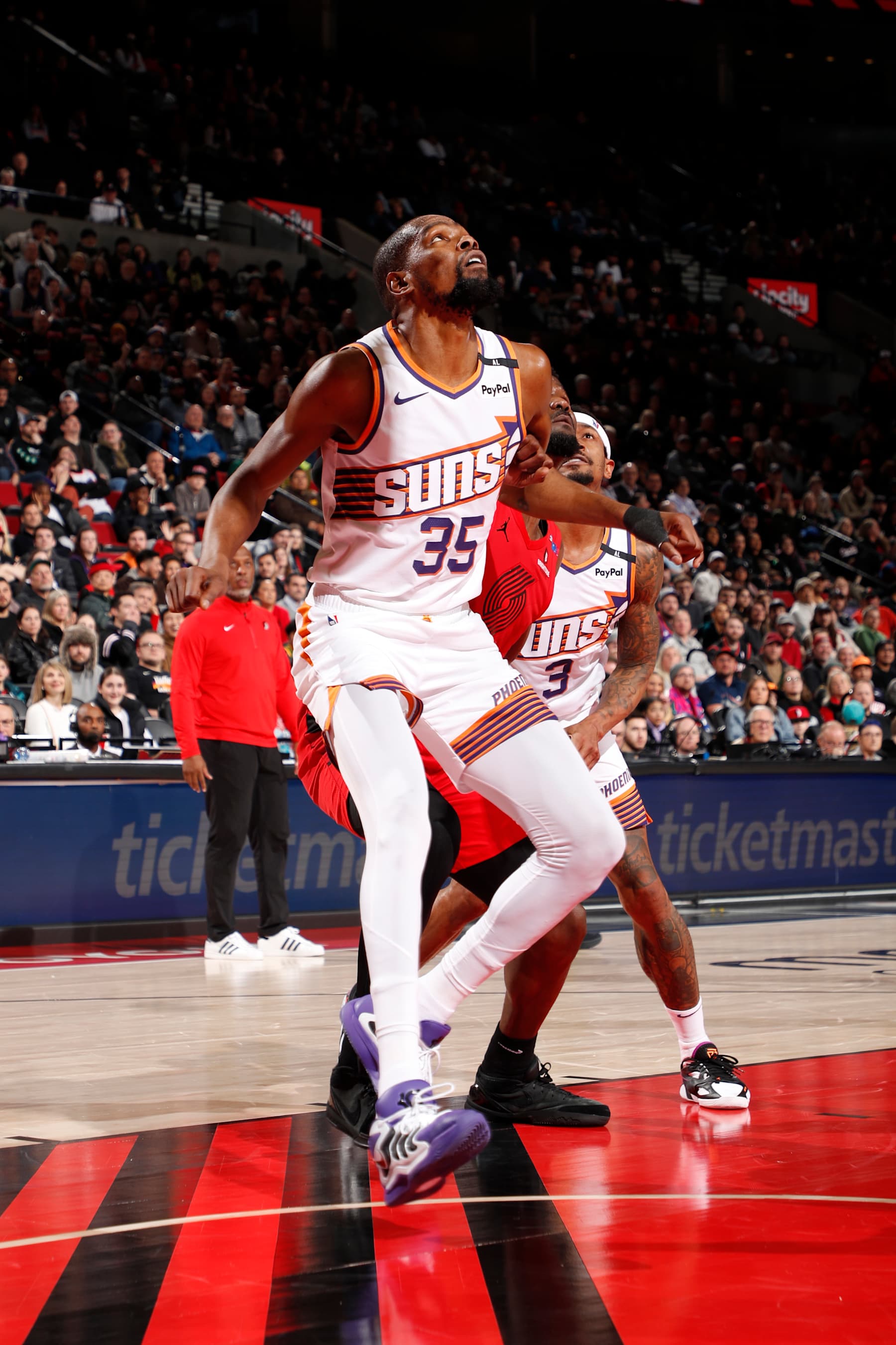 PORTLAND, OR - FEBRUARY 3:  Kevin Durant #35 of the Phoenix Suns plays defense during the game against the Portland Trail Blazers on February 3, 2025 at the Moda Center Arena in Portland, Oregon. NOTE TO USER: User expressly acknowledges and agrees that, by downloading and or using this photograph, user is consenting to the terms and conditions of the Getty Images License Agreement. Mandatory Copyright Notice: Copyright 2025 NBAE (Photo by Cameron Browne/NBAE via Getty Images)