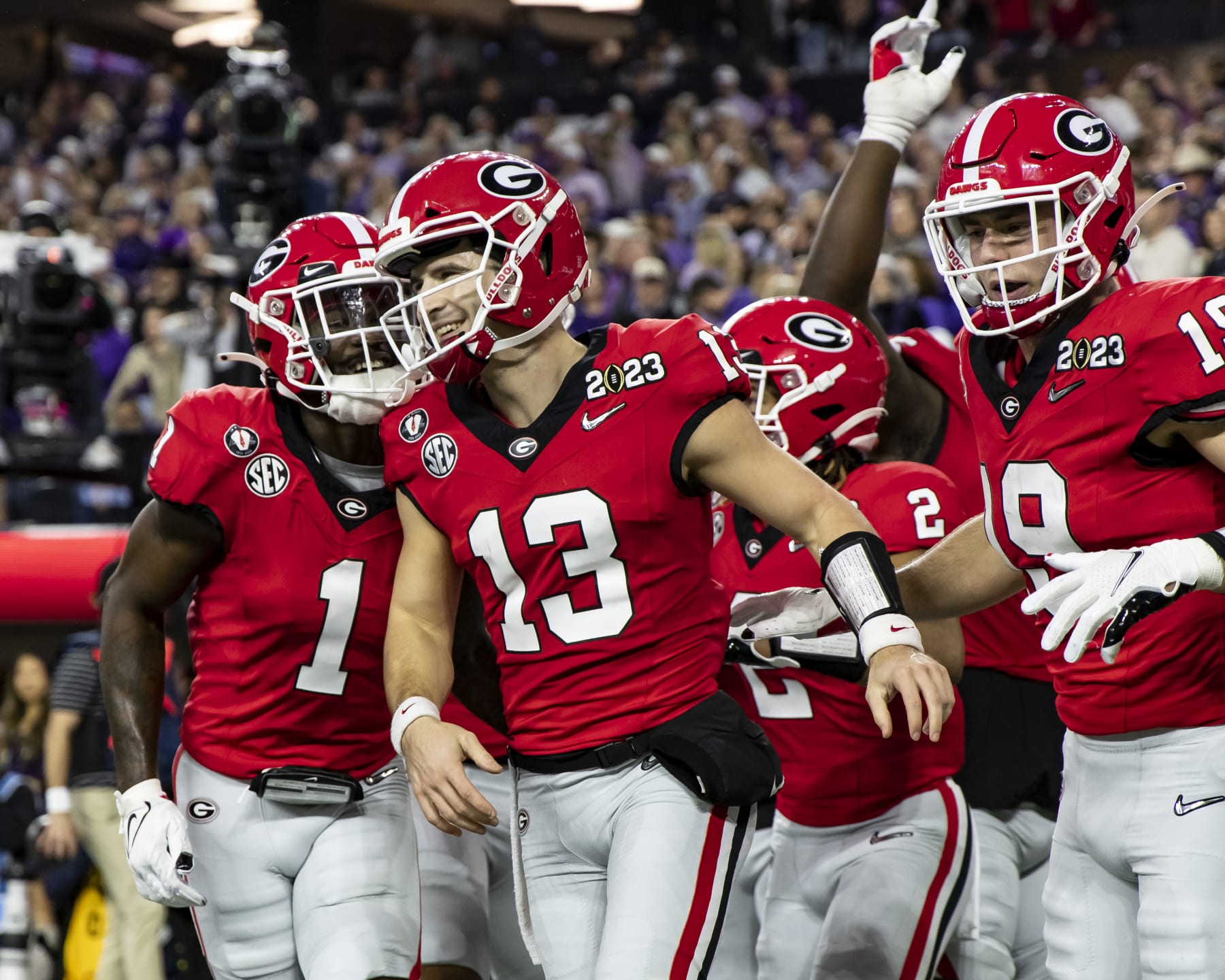 INGLEWOOD, CA - JANUARY 9: Stetson Bennett #13 of the Georgia Bulldogs celebrates his touchdown with his teammates during a game between Texas Christian Horned Frogs and Georgia Bulldogs at SoFi Stadium on January 9, 2023 in Inglewood, California. (Photo by Steve Limentani/ISI Photos/Getty Images)