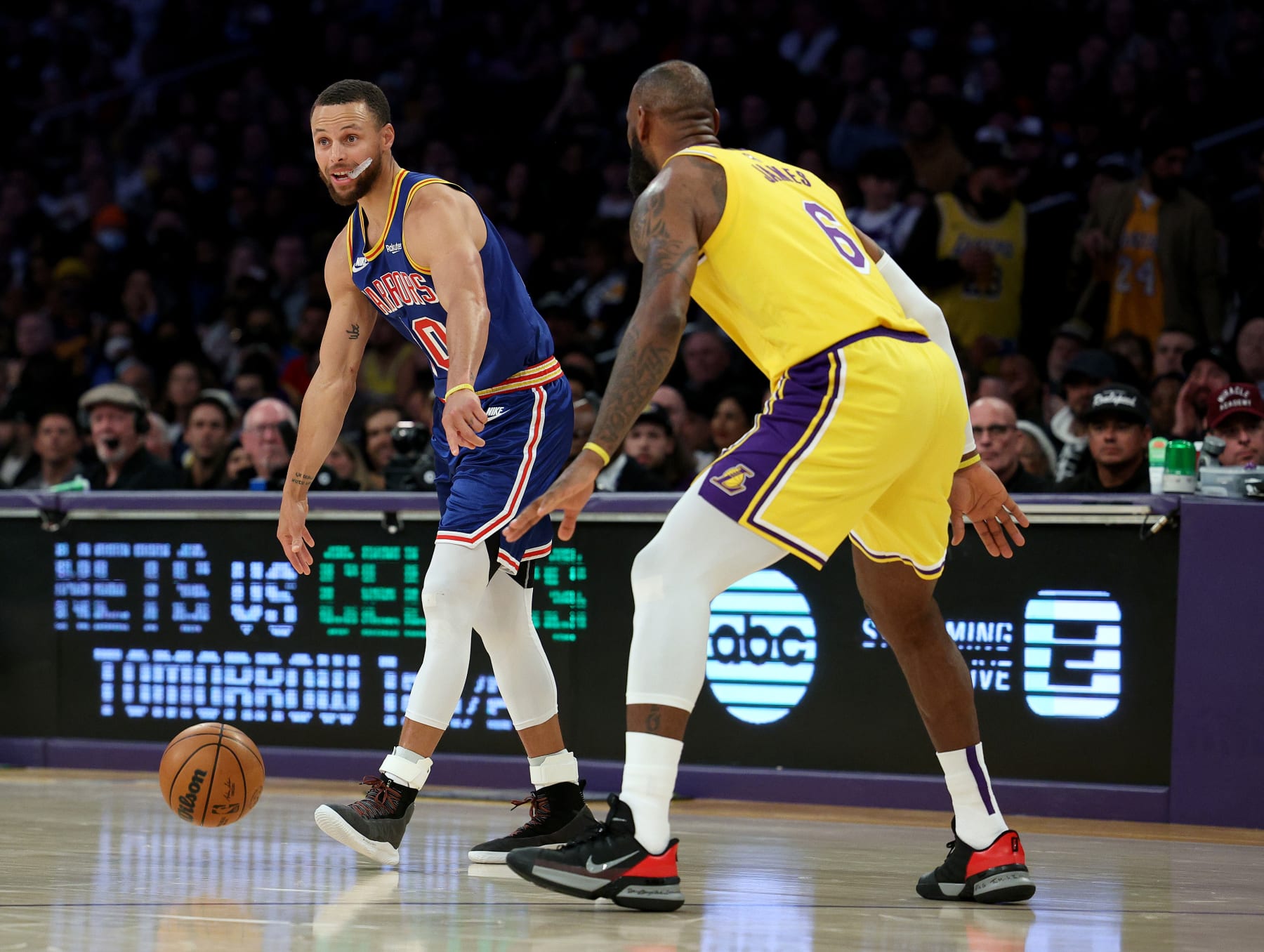 LOS ANGELES, CALIFORNIA - MARCH 05: Stephen Curry #30 of the Golden State Warriors dribbles in front of LeBron James #6 of the Los Angeles Lakers during a 124-116 Lakers win at Crypto.com Arena on March 05, 2022 in Los Angeles, California. NOTE TO USER: User expressly acknowledges and agrees that, by downloading and/or using this Photograph, user is consenting to the terms and conditions of the Getty Images License Agreement. Mandatory Copyright Notice: Copyright 2022 NBAE (Photo by Harry How/Getty Images)