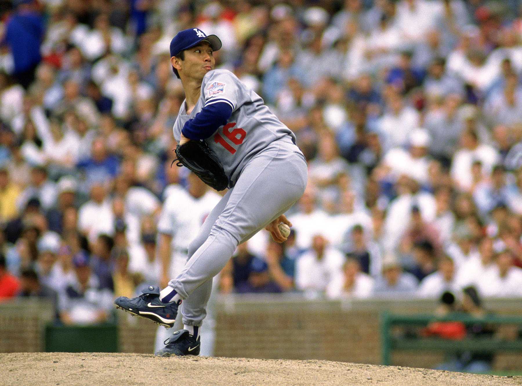 CHICAGO- CIRCA 1998:  Hideo Nomo #16 of the Los Angeles Dodgers pitches during an MLB game at Wrigley Field in Chicago, Illinois. Nomo played for 12 seasons with 7 different teams, was a 1-time All-Star and was NL Rookie of the Year in 1995. (Photo by SPX/Ron Vesely Photography via Getty Images)