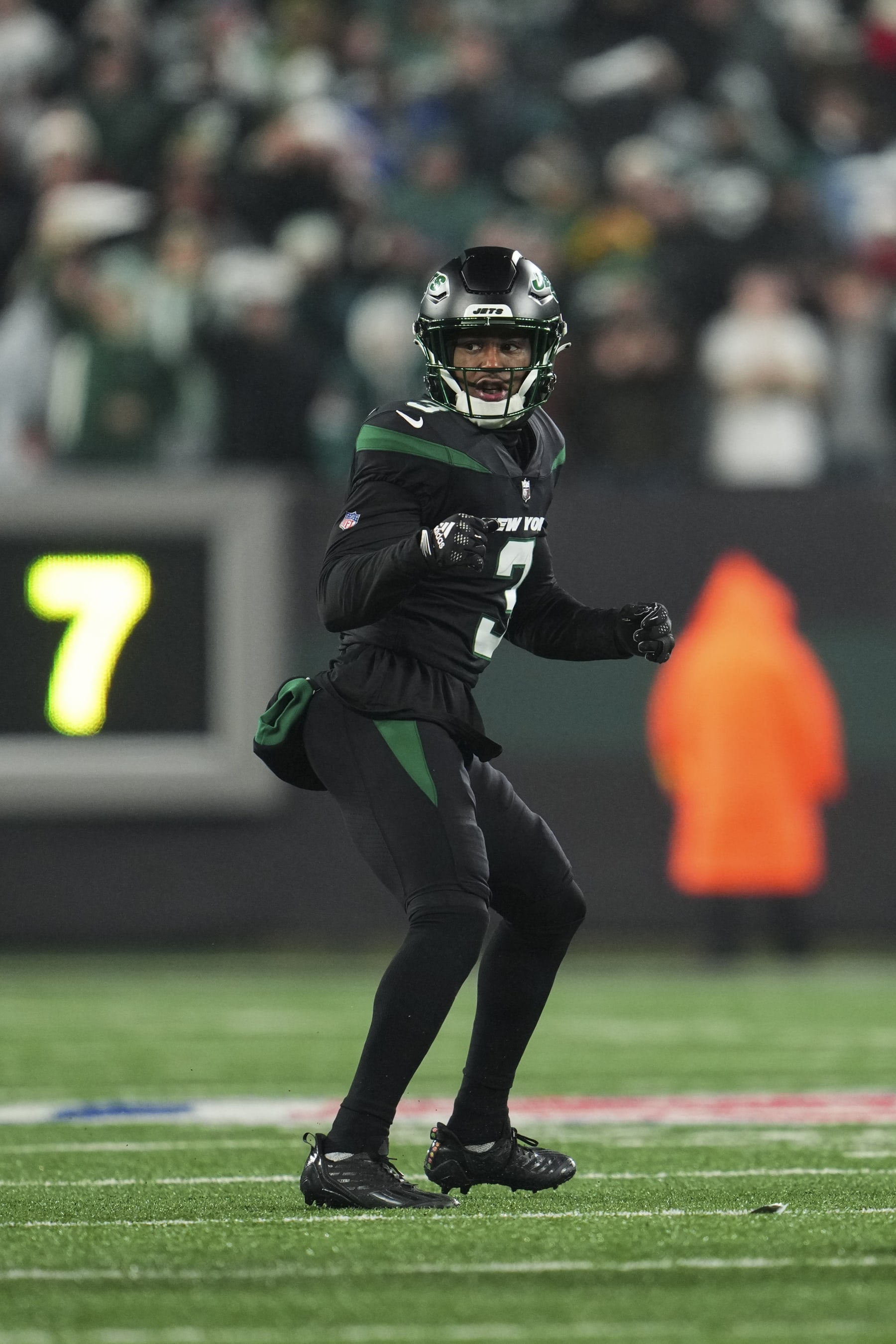 EAST RUTHERFORD, NJ - DECEMBER 22: Jordan Whitehead #3 of the New York Jets gets set against the Jacksonville Jaguars at MetLife Stadium on December 22, 2022 in East Rutherford, New Jersey. (Photo by Cooper Neill/Getty Images)