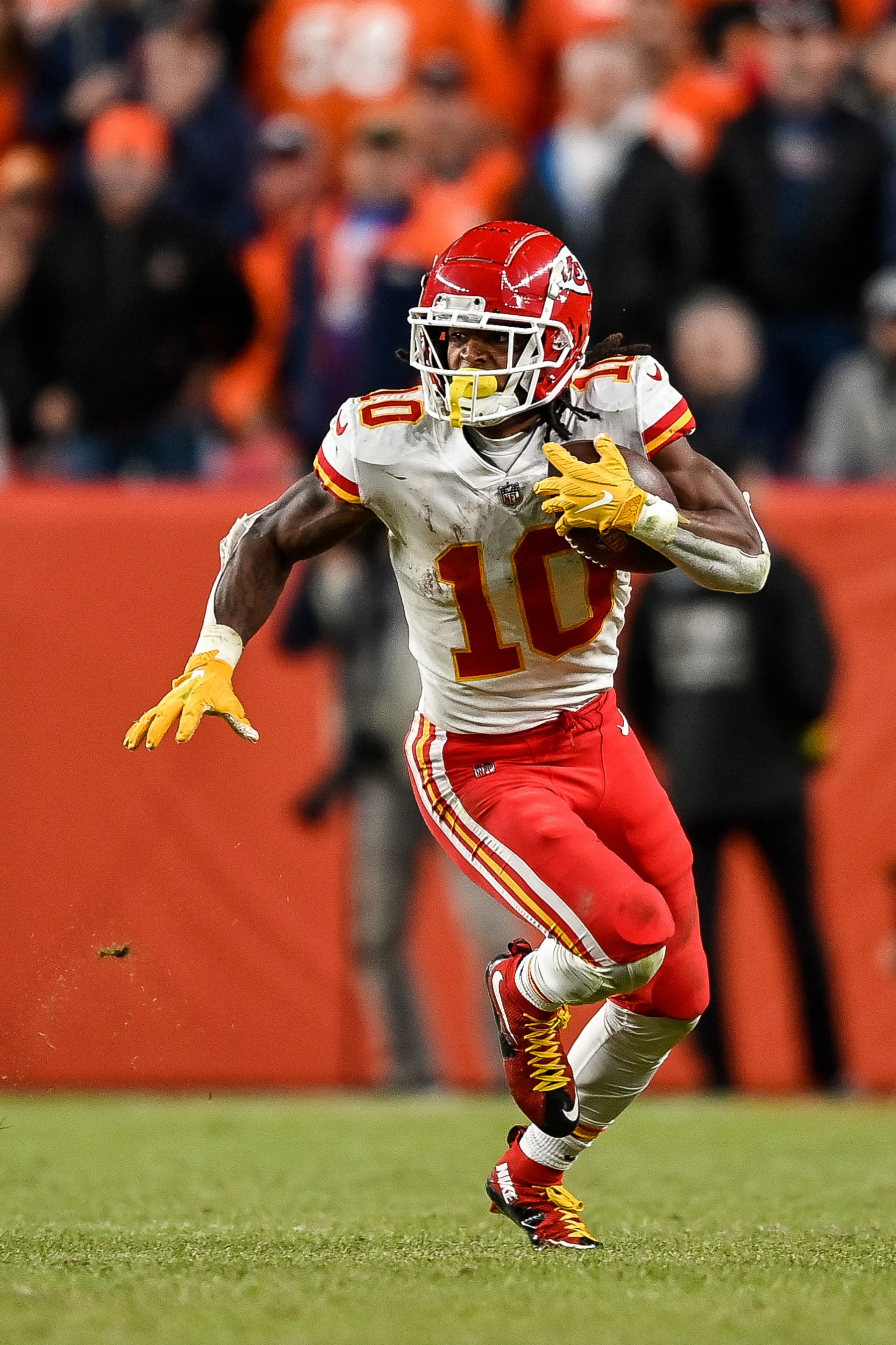 DENVER, CO - DECEMBER 11: Kansas City Chiefs running back Isiah Pacheco (10) runs after a fourth quarter catch during a game between the Kansas City Chiefs and the Denver Broncos at Empower Field at Mile High on December 11, 2022 in Denver, Colorado. (Photo by Dustin Bradford/Icon Sportswire via Getty Images)