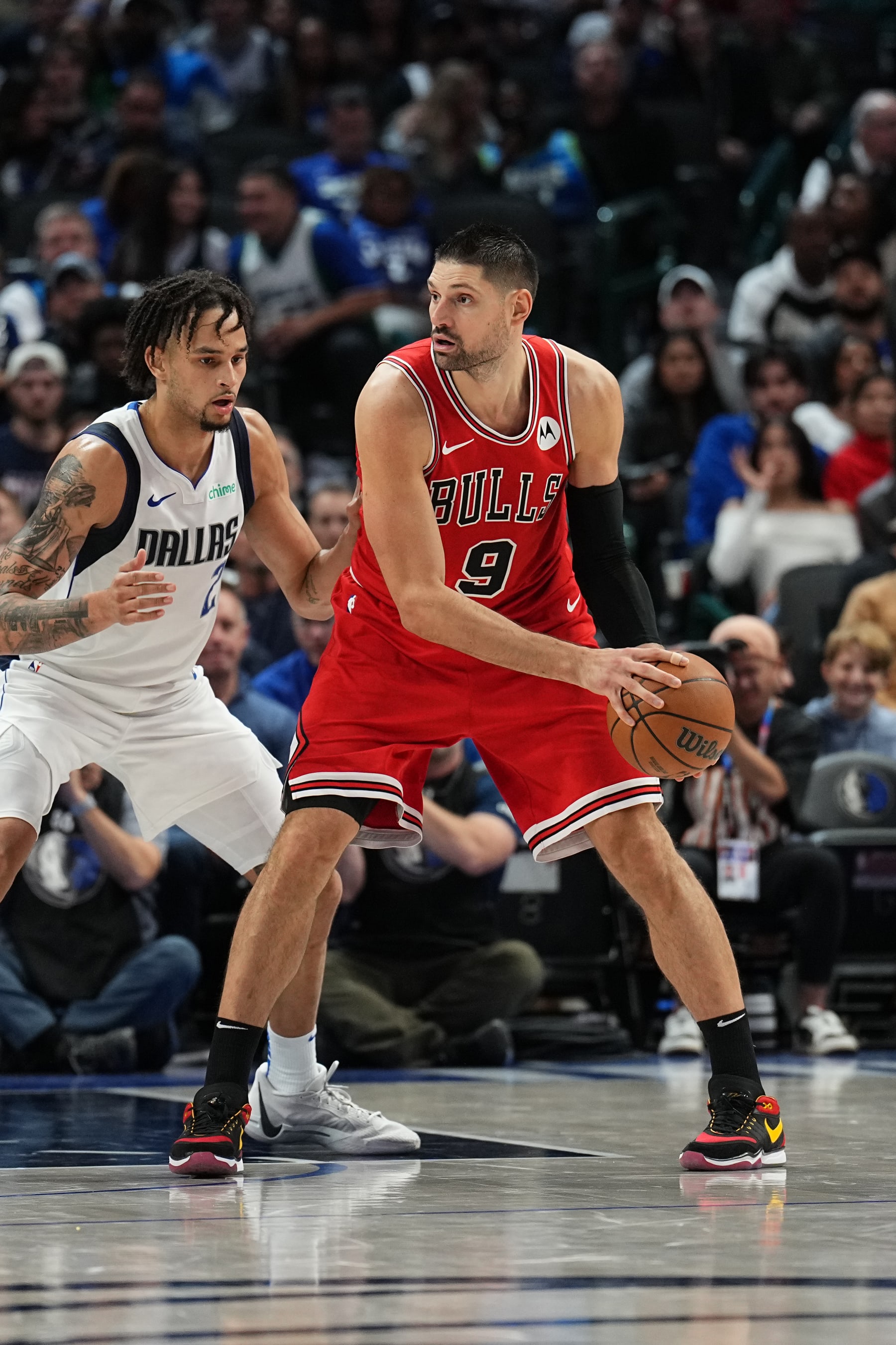 DALLAS, TX - NOVEMBER 1: Nikola Vucevic #9 of the Chicago Bulls looks to pass the ball during the game against the Dallas Mavericks on November 1, 2023 at the American Airlines Center in Dallas, Texas. NOTE TO USER: User expressly acknowledges and agrees that, by downloading and or using this photograph, User is consenting to the terms and conditions of the Getty Images License Agreement. Mandatory Copyright Notice: Copyright 2023 NBAE (Photo by Glenn James/NBAE via Getty Images)
