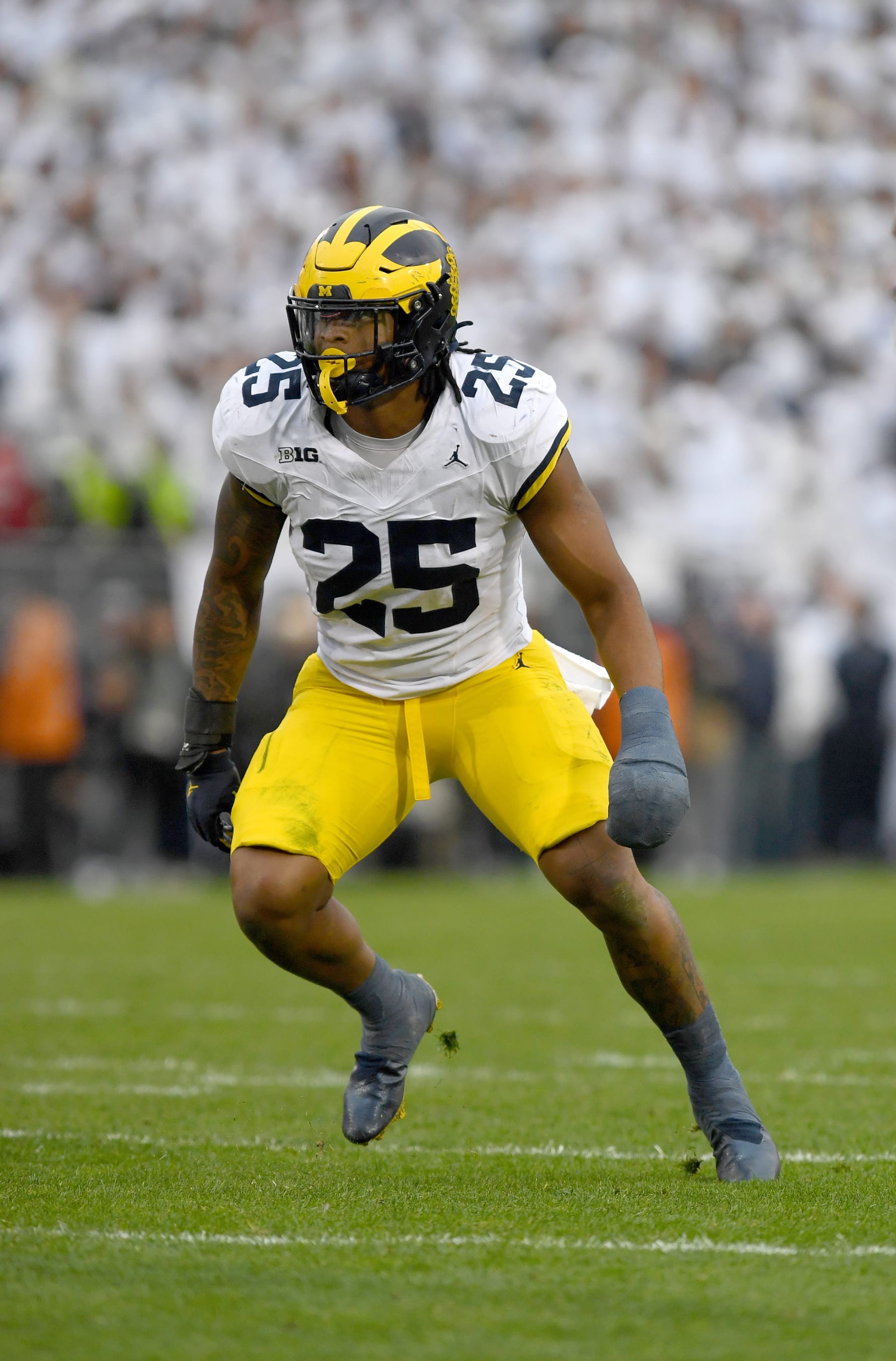 UNIVERSITY PARK, PA - NOVEMBER 11: Michigan linebacker Junior Colson (25) runs to the ball during the Michigan Wolverines versus Penn State Nittany Lions game on November 11, 2023 at Beaver Stadium in University Park, PA. (Photo by Randy Litzinger/Icon Sportswire via Getty Images)