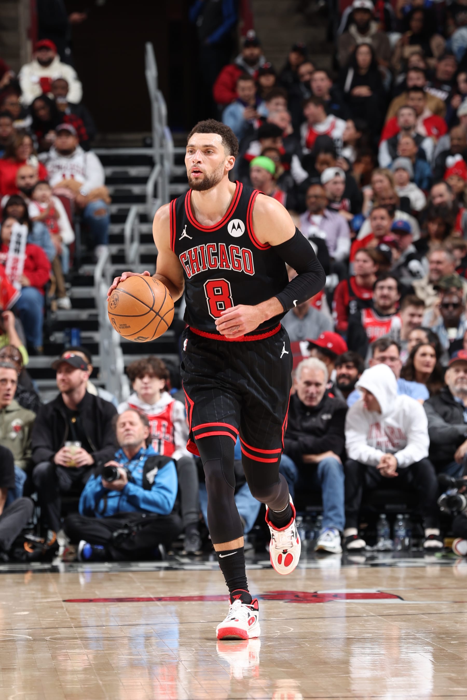 CHICAGO, IL - NOVEMBER 18: Zach LaVine #8 of the Chicago Bulls dribbles the ball during the game against the Miami Heat on November 18, 2023 at United Center in Chicago, Illinois. NOTE TO USER: User expressly acknowledges and agrees that, by downloading and or using this photograph, User is consenting to the terms and conditions of the Getty Images License Agreement. Mandatory Copyright Notice: Copyright 2023 NBAE (Photo by Jeff Haynes/NBAE via Getty Images)