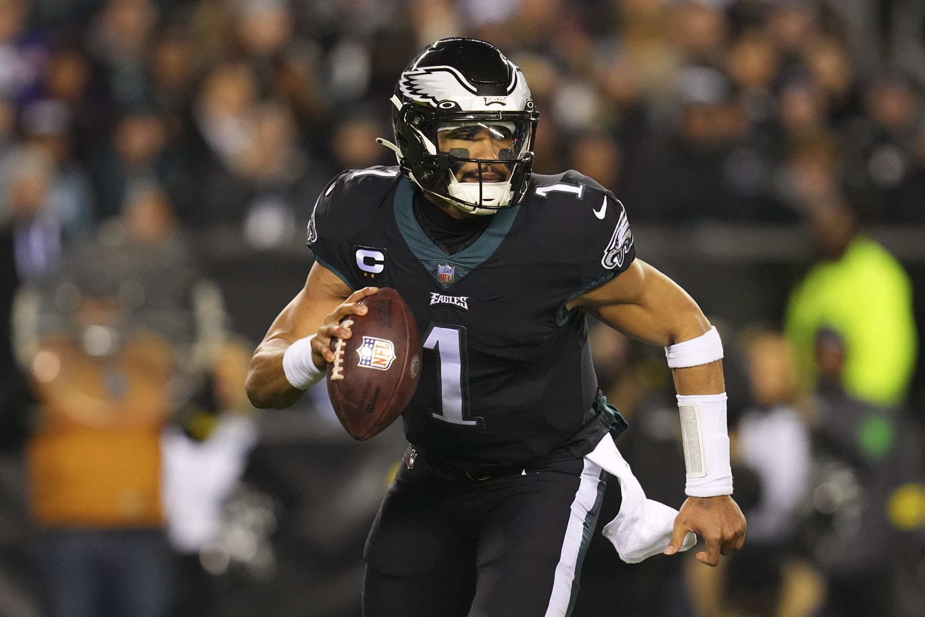 PHILADELPHIA, PA - JANUARY 08: Jalen Hurts #1 of the Philadelphia Eagles scrambles against the New York Giants at Lincoln Financial Field on January 8, 2023 in Philadelphia, Pennsylvania. (Photo by Mitchell Leff/Getty Images)