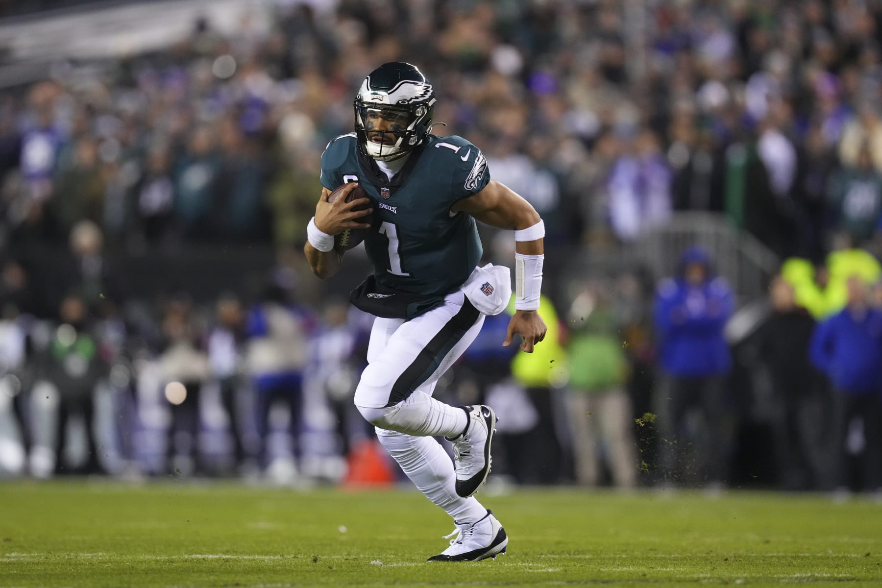 PHILADELPHIA, PA - JANUARY 21: Jalen Hurts #1 of the Philadelphia Eagles runs the ball against the New York Giants during the NFC Divisional Playoff game at Lincoln Financial Field on January 21, 2023 in Philadelphia, Pennsylvania. (Photo by Mitchell Leff/Getty Images)