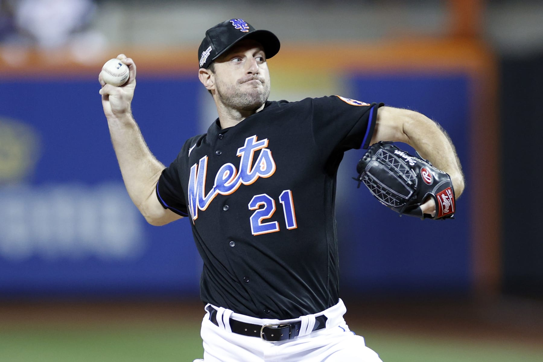 NEW YORK, NEW YORK - OCTOBER 07: Max Scherzer #21 of the New York Mets pitches during the first inning of Game One of the NL Wild Card Series against the San Diego Padres at Citi Field on October 07, 2022 in the Flushing neighborhood of the Queens borough of New York City. (Photo by Sarah Stier/Getty Images)