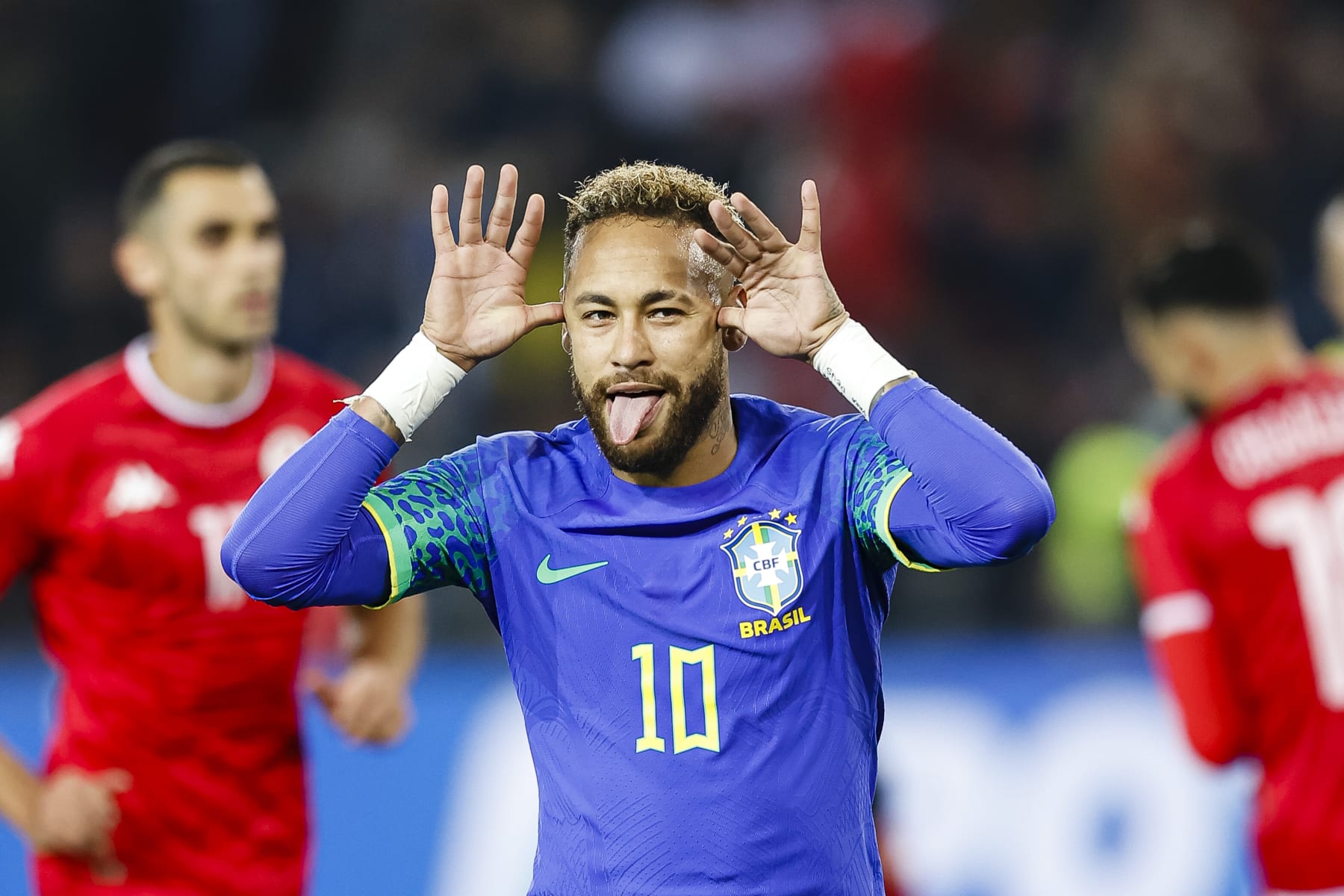 PARIS, FRANCE - SEPTEMBER 27: Neymar Junior of Brazil celebrates his goal by free kick during the international friendly match between Brazil and Tunisia at Parc des Princes on September 27, 2022 in Paris, France. (Photo by Antonio Borga/Eurasia Sport Images/Getty Images)