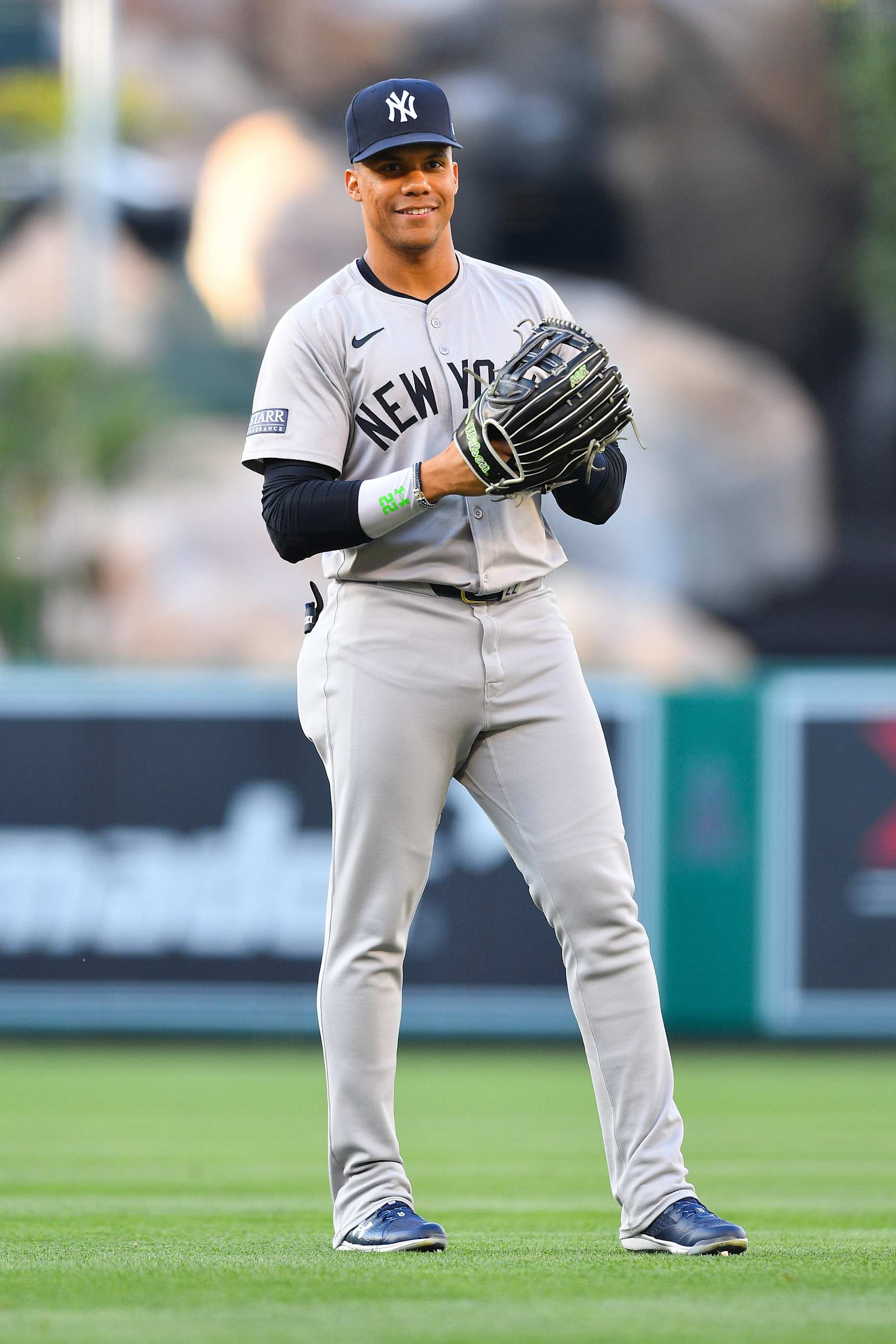 ANAHEIM, CA - MAY 29: New York Yankees right fielder Juan Soto (22) looks on before the MLB game between the New York Yankees and the Los Angeles Angels of Anaheim on May 29, 2024 at Angel Stadium of Anaheim in Anaheim, CA. (Photo by Brian Rothmuller/Icon Sportswire via Getty Images) ANAHEIM, CA - MAY 29: New York Yankees right fielder Juan Soto (22) looks on before the MLB game between the New York Yankees and the Los Angeles Angels of Anaheim on May 29, 2024 at Angel Stadium of Anaheim in Anaheim, CA. (Photo by Brian Rothmuller/Icon Sportswire via Getty Images)