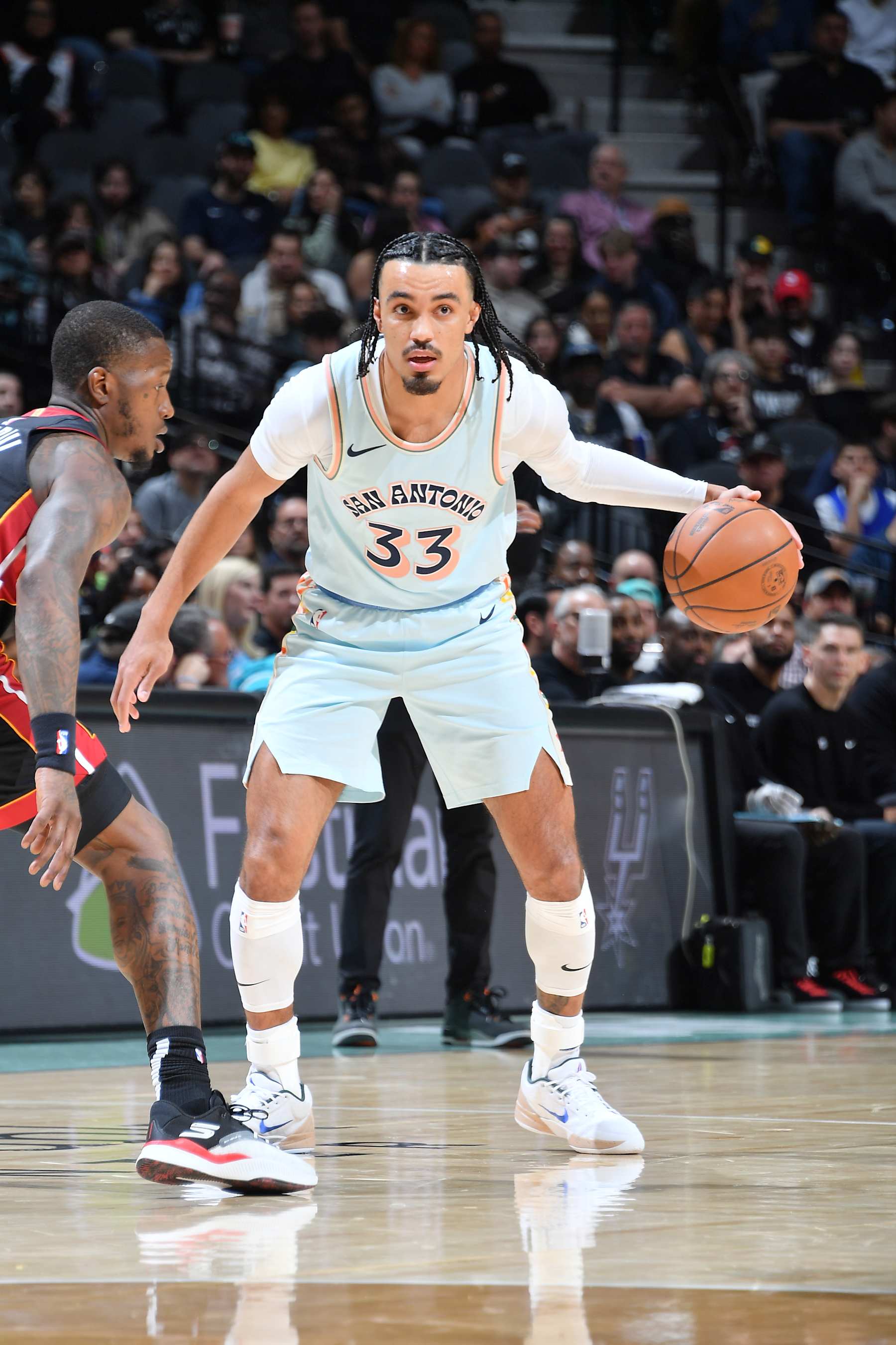SAN ANTONIO, TX - FEBRUARY 1:  Tre Jones #33 of the San Antonio Spurs handles the ball during the game against the Miami Heat on February 1, 2025 at the Frost Bank Center in San Antonio, Texas. NOTE TO USER: User expressly acknowledges and agrees that, by downloading and or using this photograph, user is consenting to the terms and conditions of the Getty Images License Agreement. Mandatory Copyright Notice: Copyright 2025 NBAE (Photos by Michael Gonzales/NBAE via Getty Images)