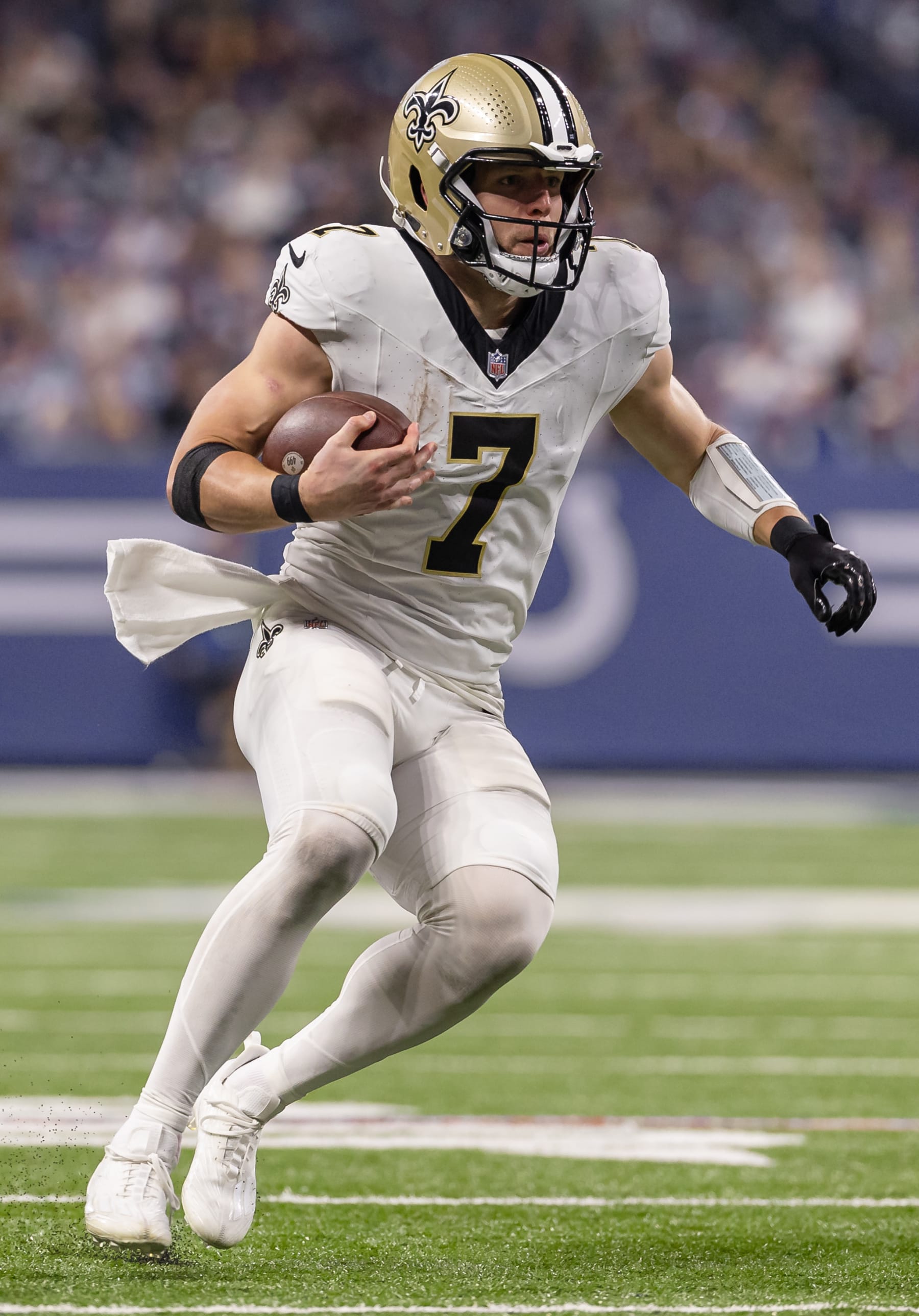 INDIANAPOLIS, INDIANA - OCTOBER 29: Taysom Hill #7 of the New Orleans Saints runs the ball during the game against the Indianapolis Colts at Lucas Oil Stadium on October 29, 2023 in Indianapolis, Indiana. (Photo by Michael Hickey/Getty Images)